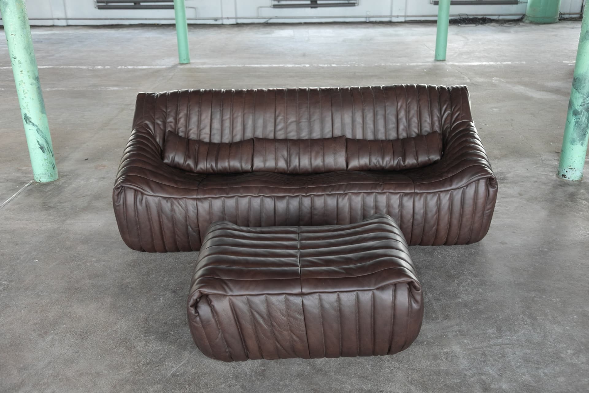 Trzyosobowa sofa z podnóżkiem Sandra, brązowa, proj. A. Hiéronimus, Ligne Roset, lata 70. - 158335