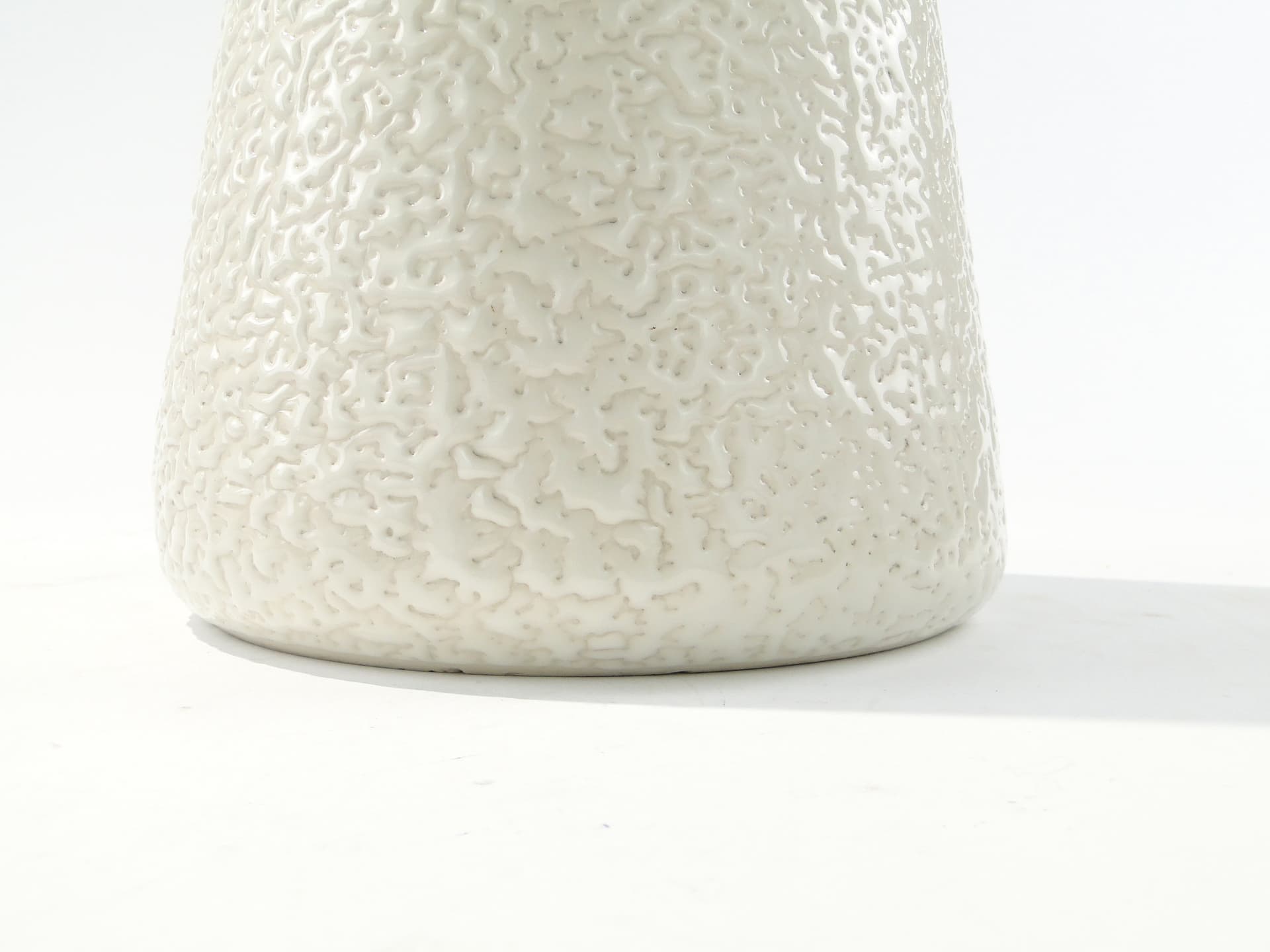 Wazon Noga Słonia, porcelit kość słoniowa, proj. W. Gołajewska, Polska, lata 60. - 158435