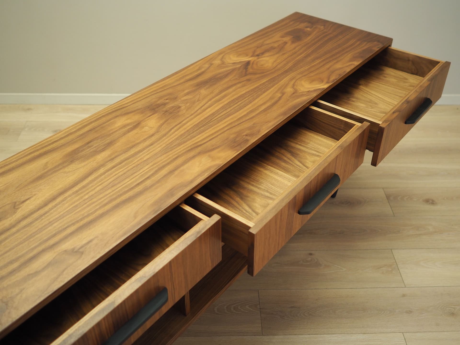 Sideboard skandynawski, orzech brązowy, Polska, lata 60. - 76445