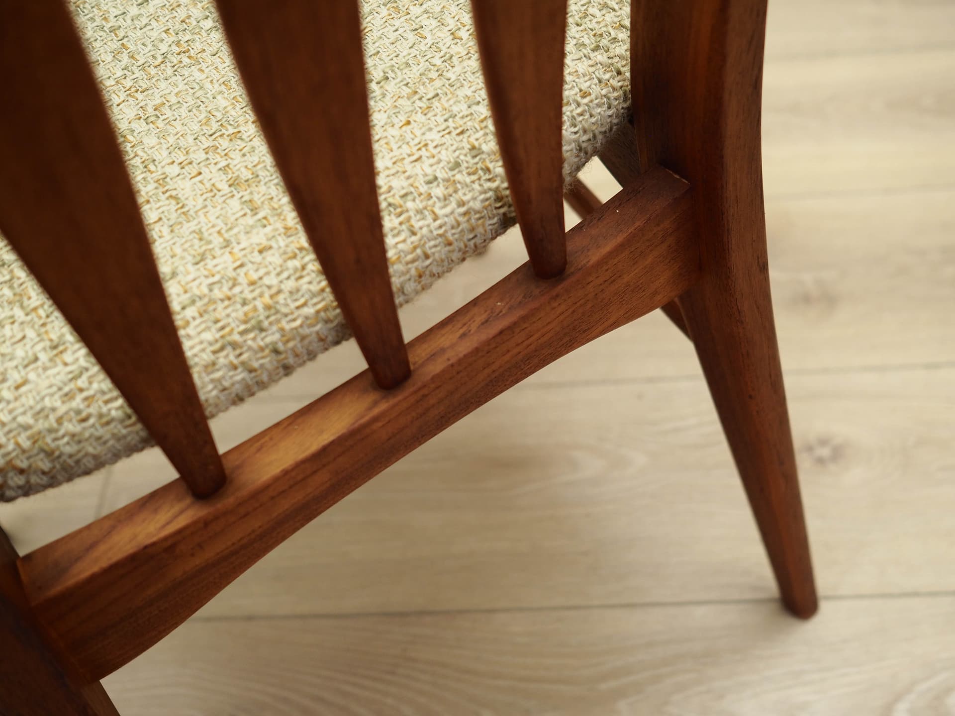 Krzesło Eva, teak brązowy, tkanina beżowa, proj. N. Koefoed, Dania, lata 60. - 158667