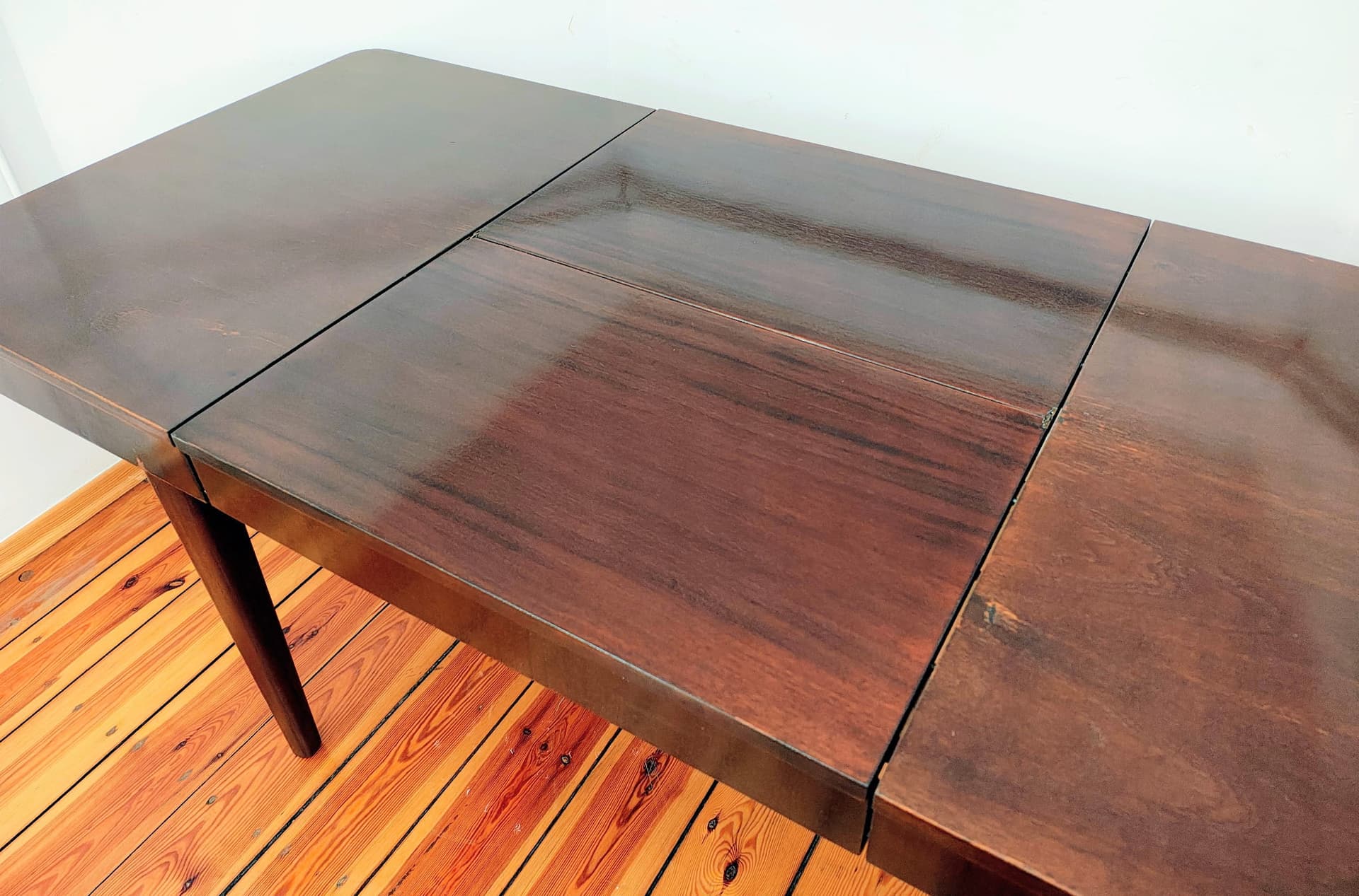 Stół rozkładany, orzech ciemnobrązowy, proj. J. Halabala, Czechosłowacja, lata 50. - 158772