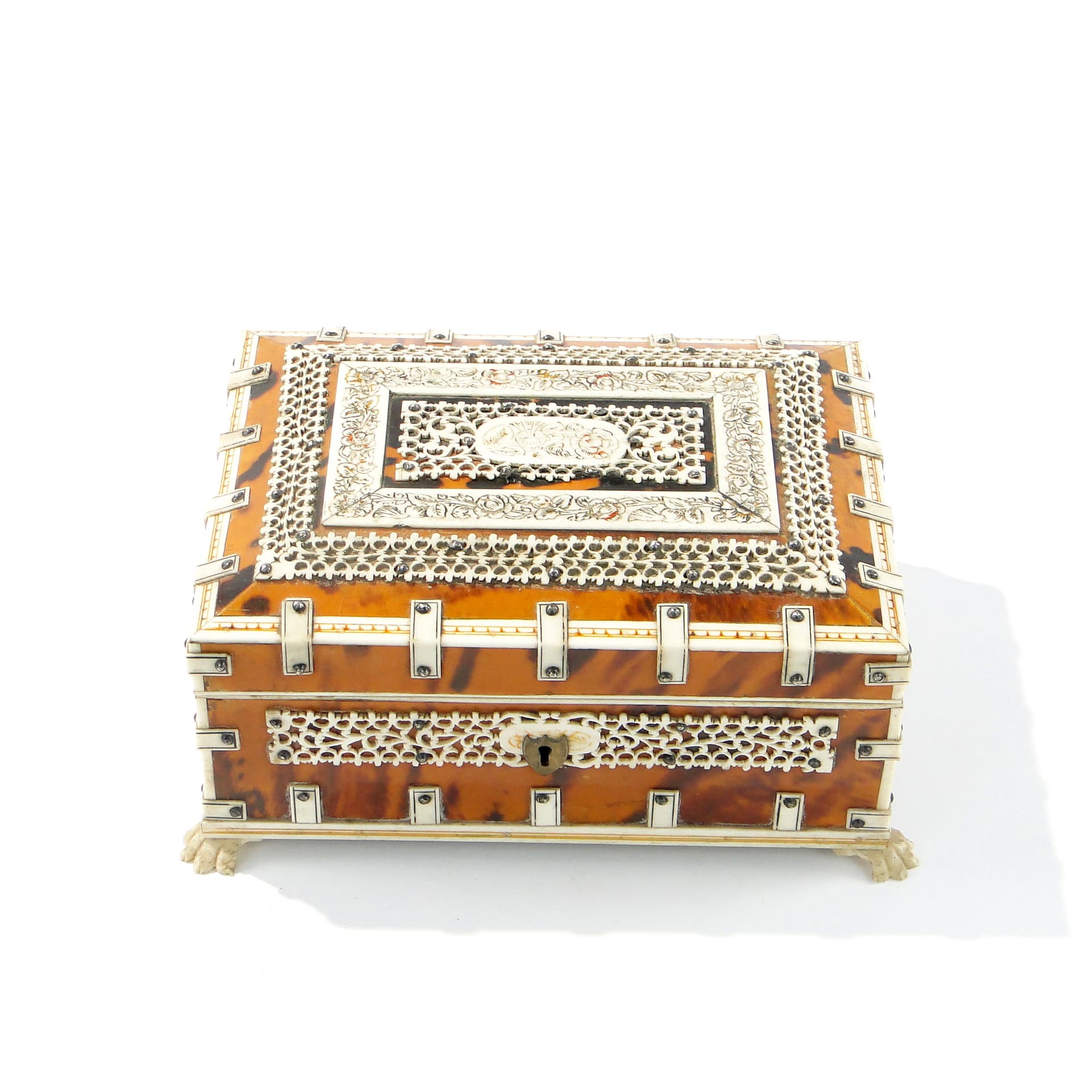 Kaseta na lwich łapkach XIX w