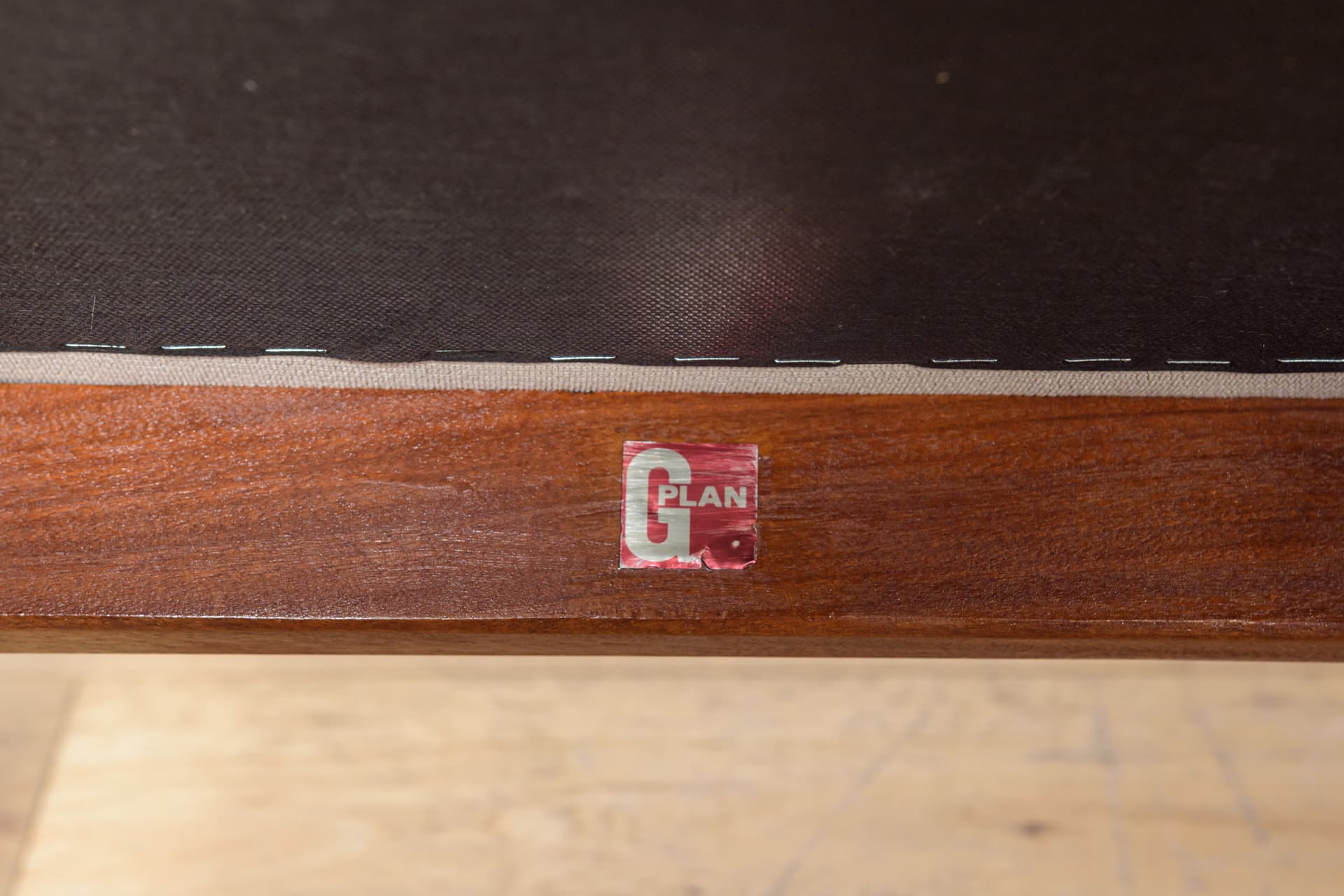 Komplet czterech krzeseł i dwóch foteli, teak kremowy, proj. L. Dandy, G-Plan, Wielka Brytania, lata 60. - 158981