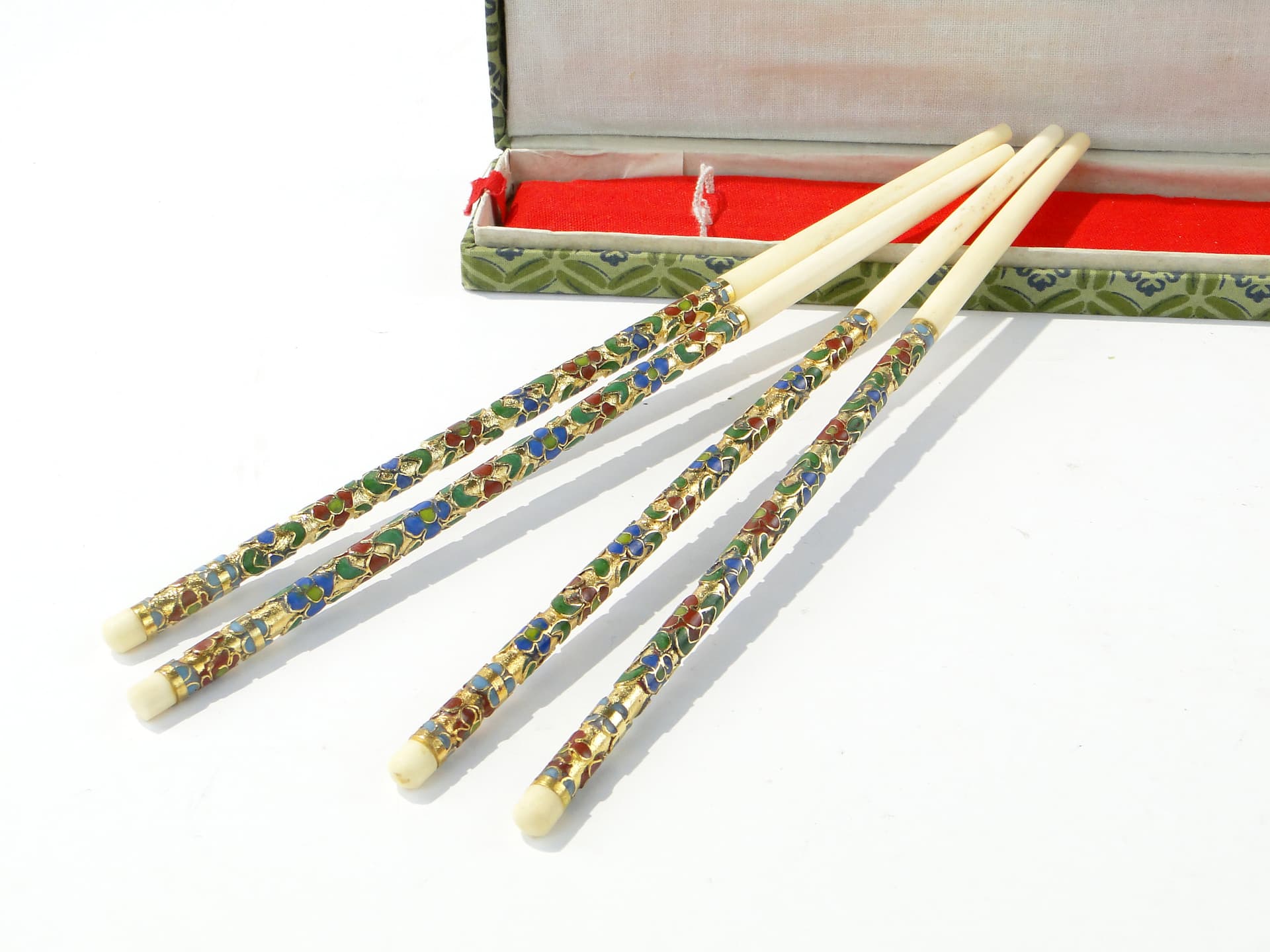 Pałeczki do sushi zdobione emalią 4 szt - 159101