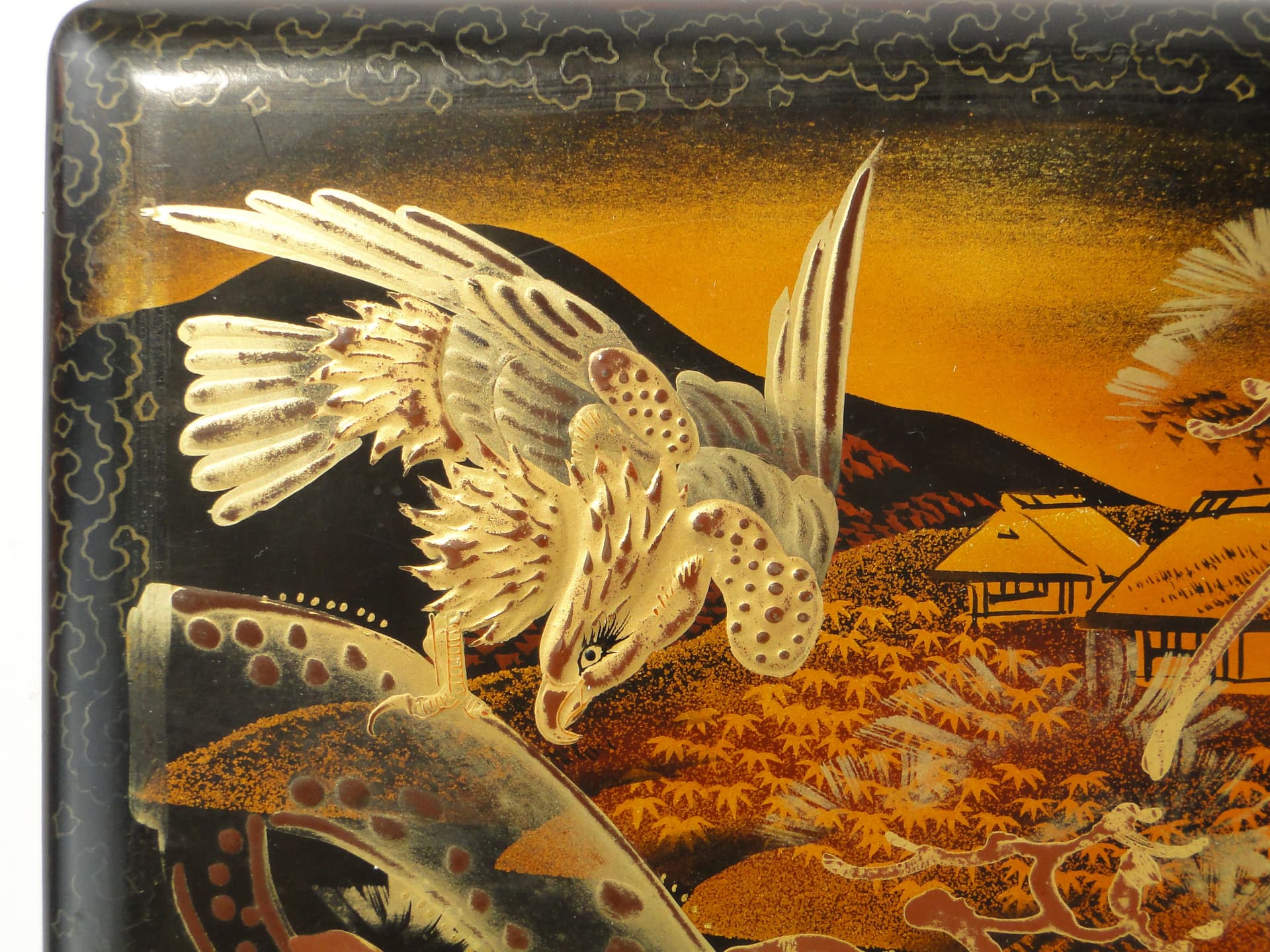 Orientalne pudełko z laki, z motywem orła, Japonia. - 159107