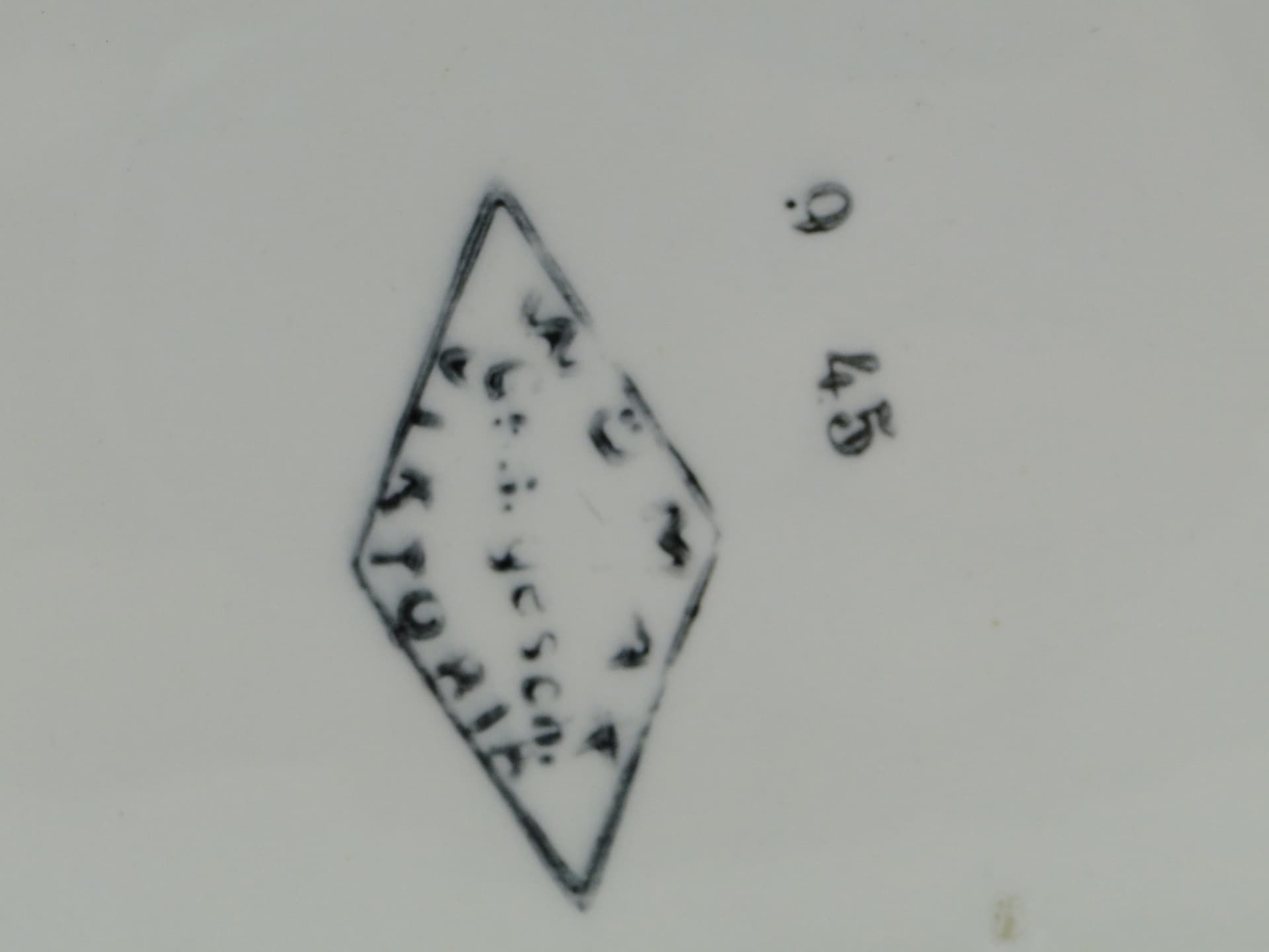 Ceramiczny pojemnik z mosiężnymi okuciami - 159122