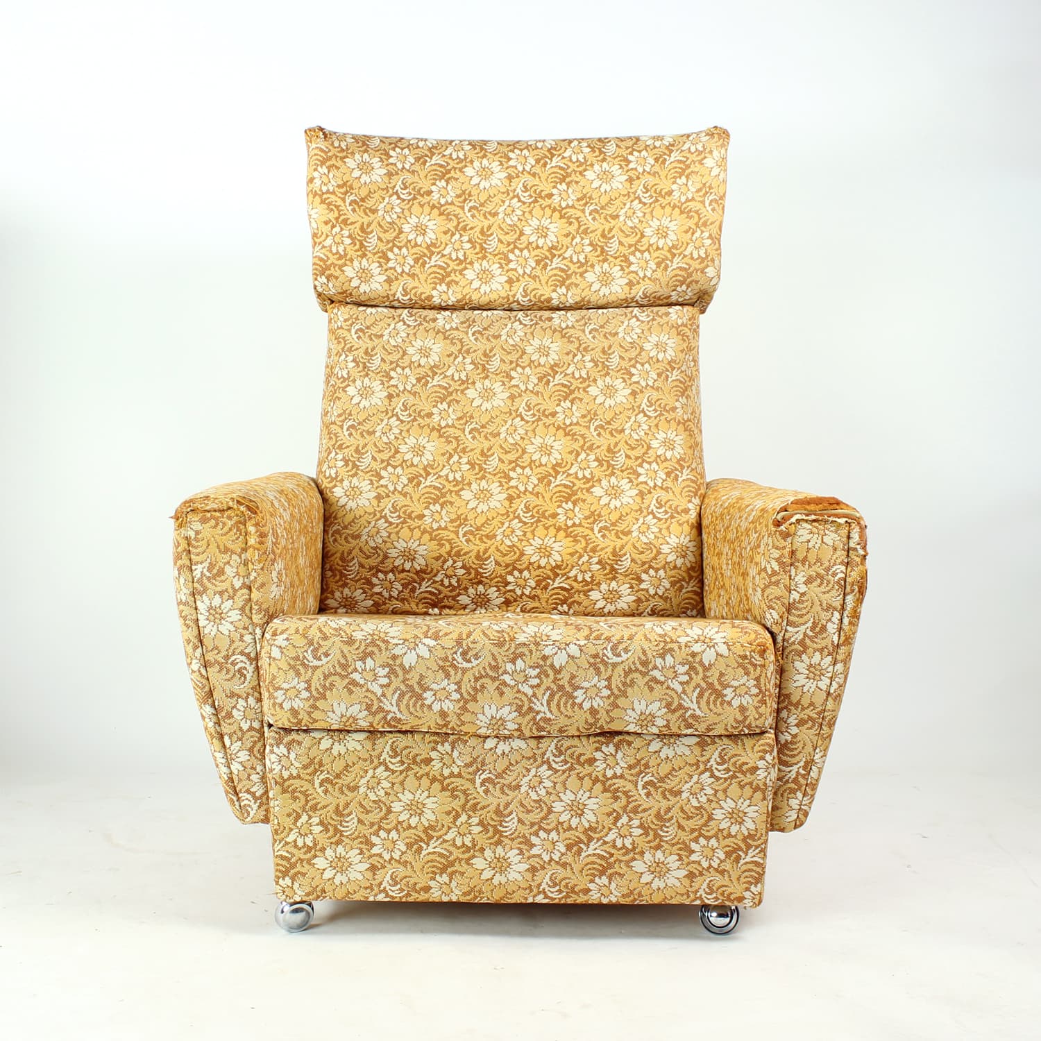 Fotel wingchair żółty, TON, Czechosłowacja, lata 60. - 159429