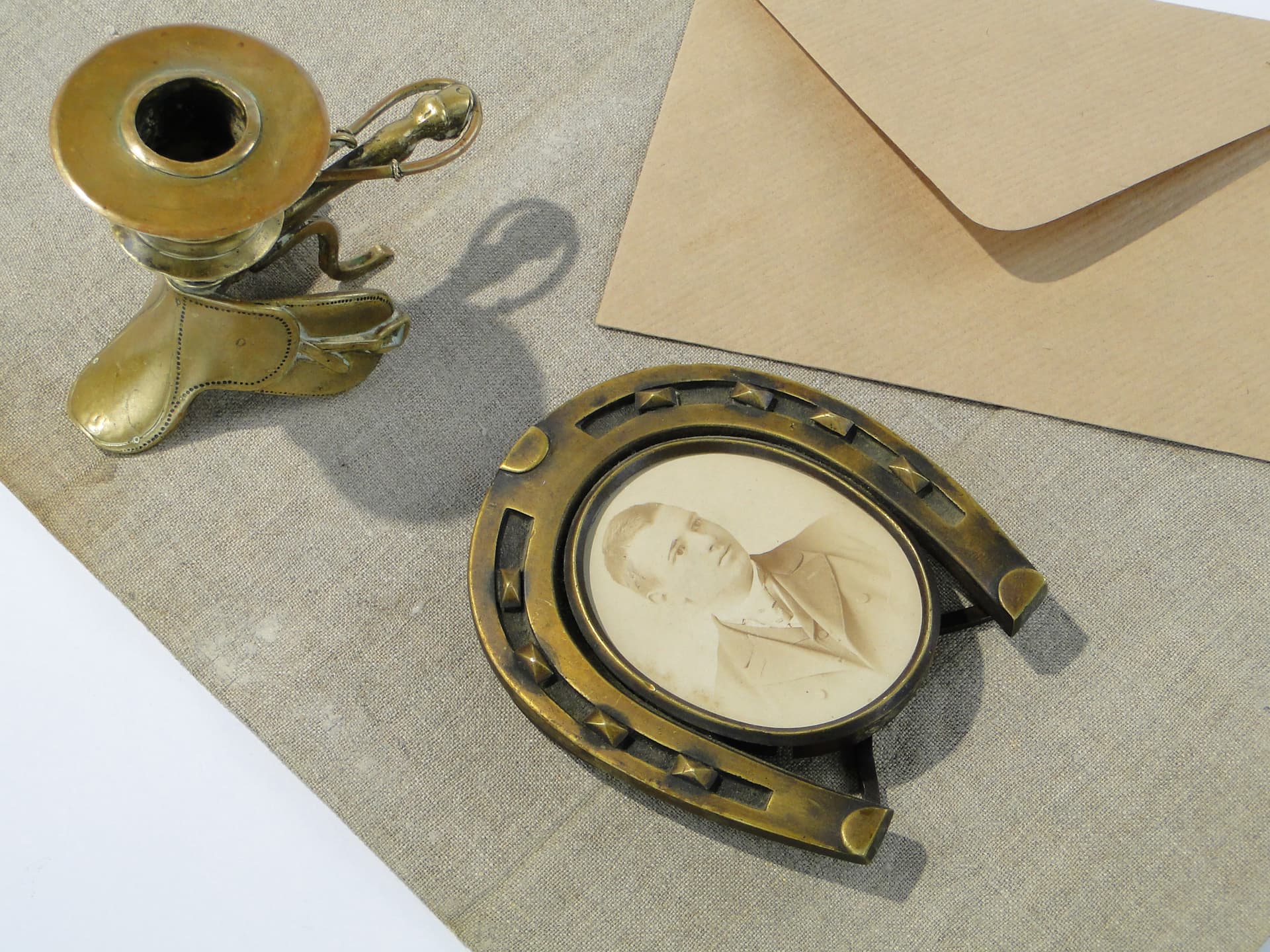 Standing picture frame Horseshoe, dark brown, bronze, Austria, early 20th c. - 159612