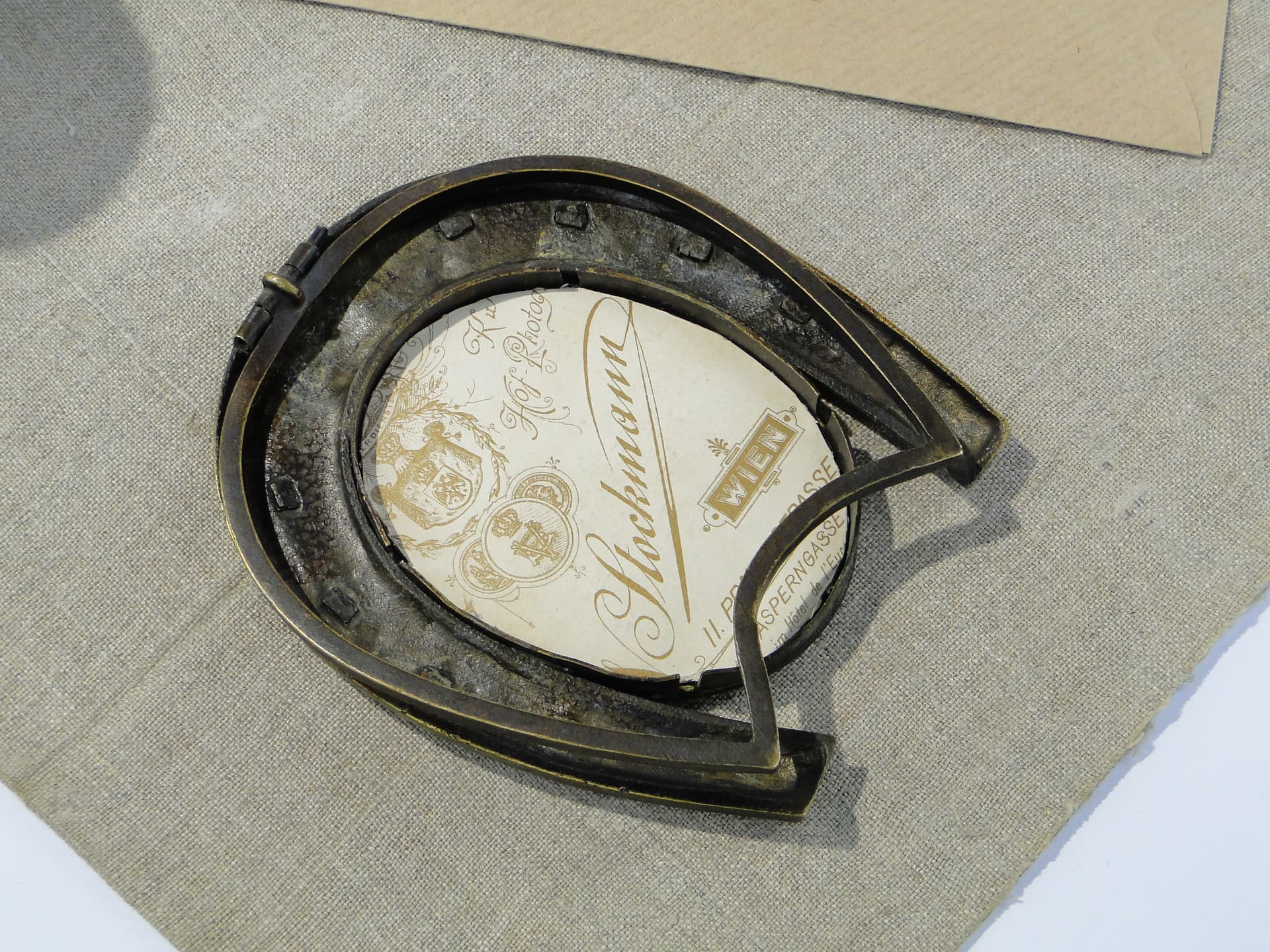 Standing picture frame Horseshoe, dark brown, bronze, Austria, early 20th c. - 159613