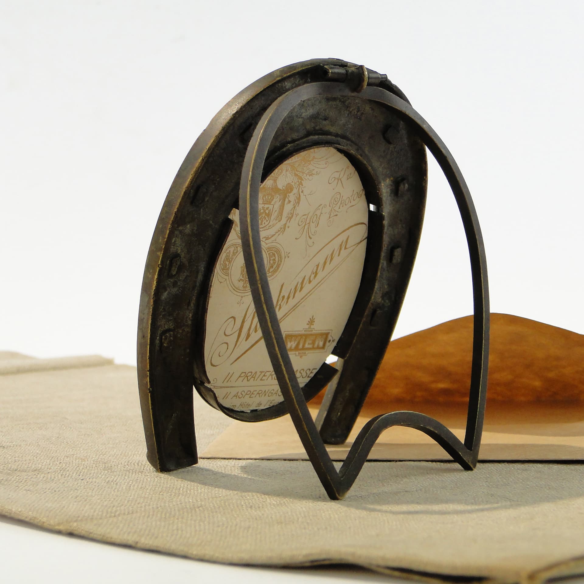 Standing picture frame Horseshoe, dark brown, bronze, Austria, early 20th c. - 159607