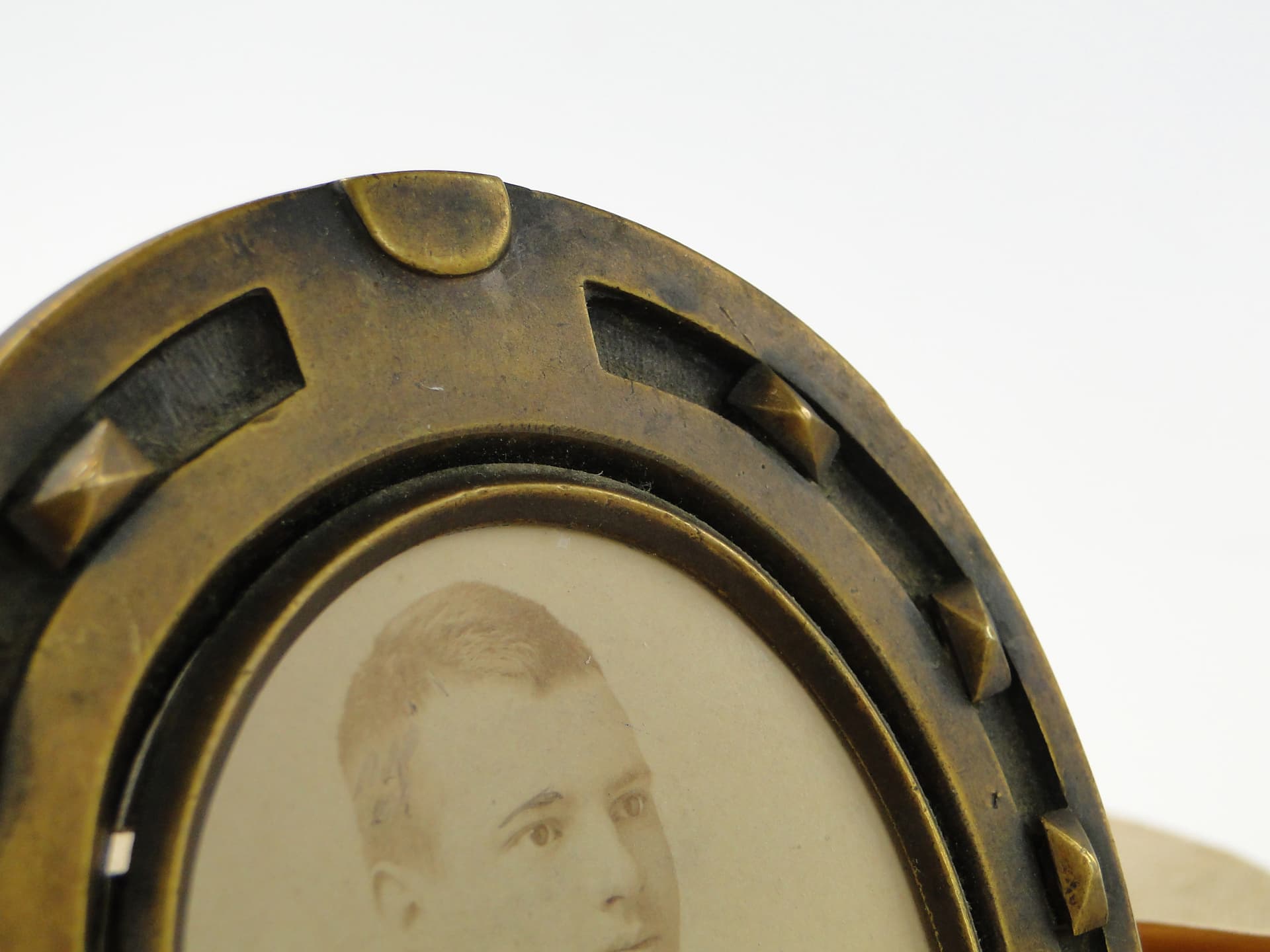 Standing picture frame Horseshoe, dark brown, bronze, Austria, early 20th c. - 159604