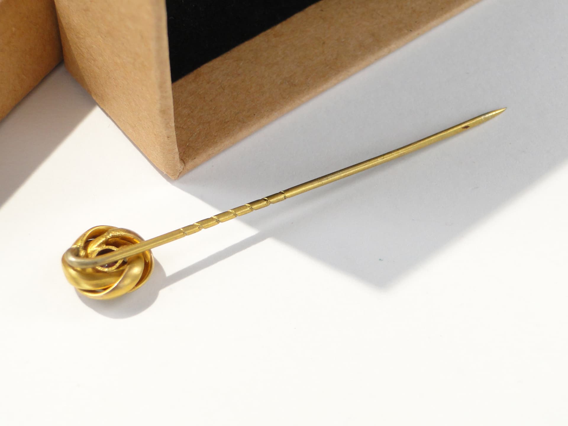 Szpilka dekoracyjna, secesja, mosiądz złoty, Europa, początek XX w. - 159638