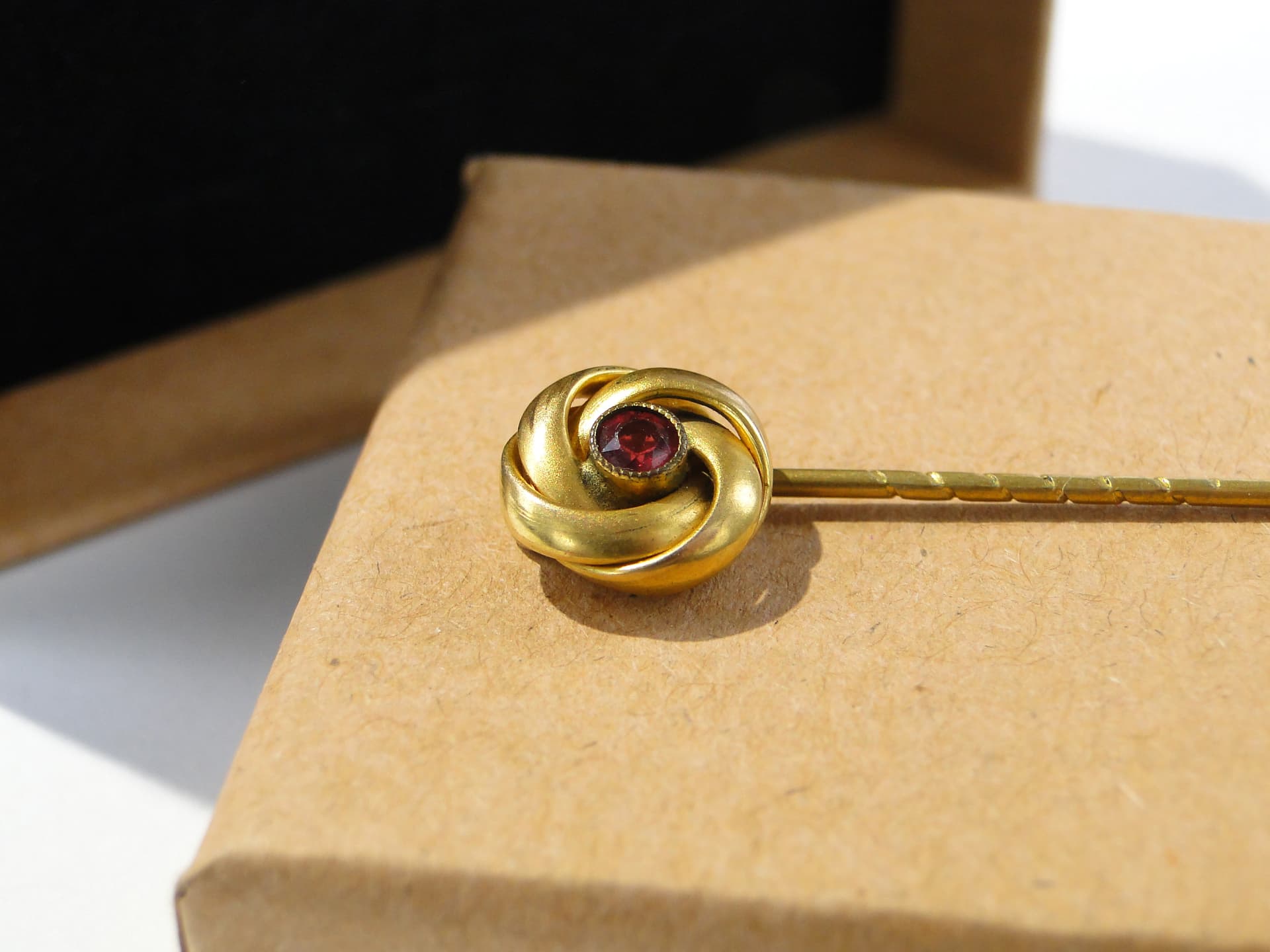 Szpilka dekoracyjna, secesja, mosiądz złoty, Europa, początek XX w. - 159634