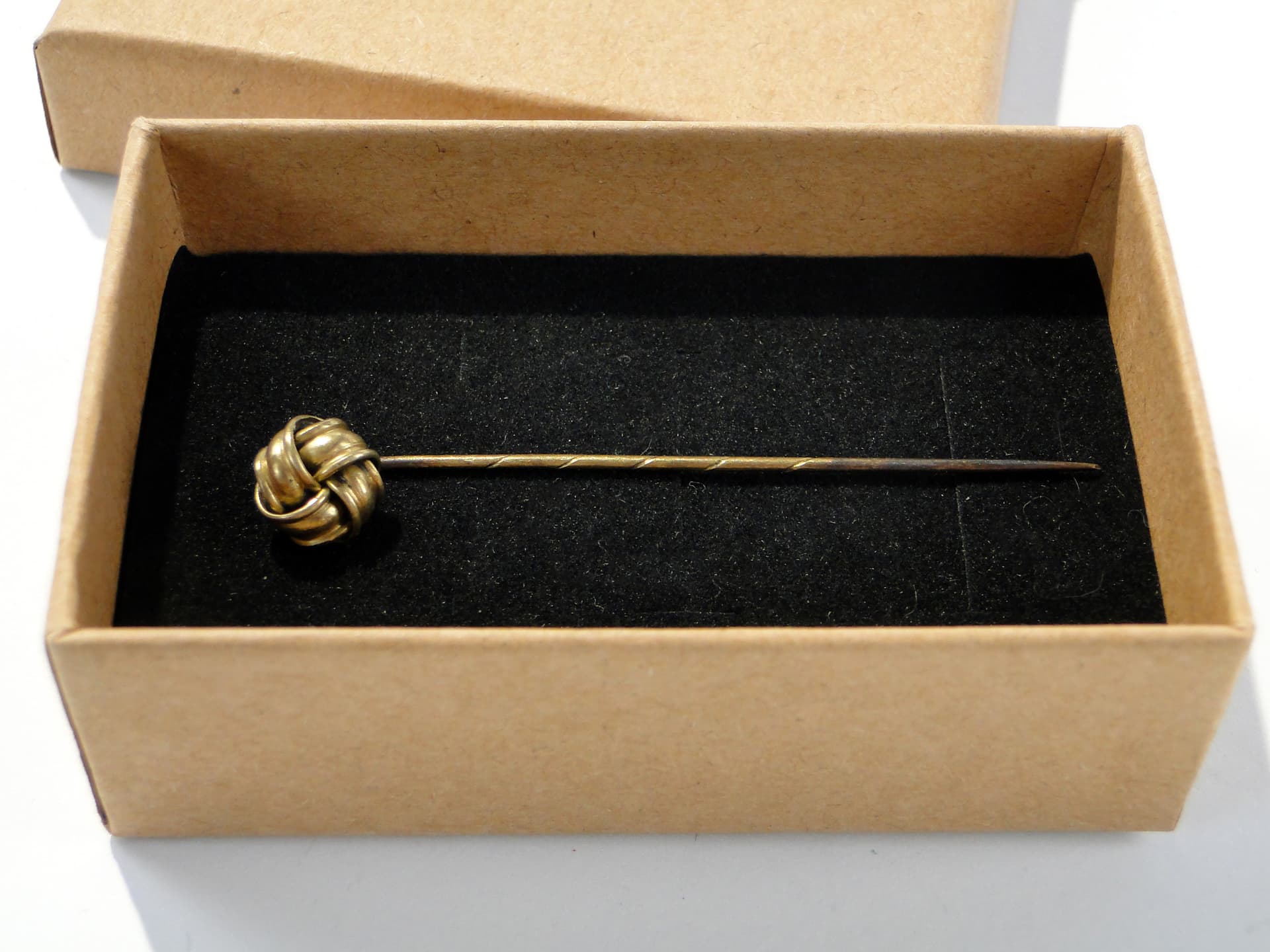 Szpilka dekoracyjna Art Nouveau, mosiądz złocony, Europa, początek XX w. - 159654