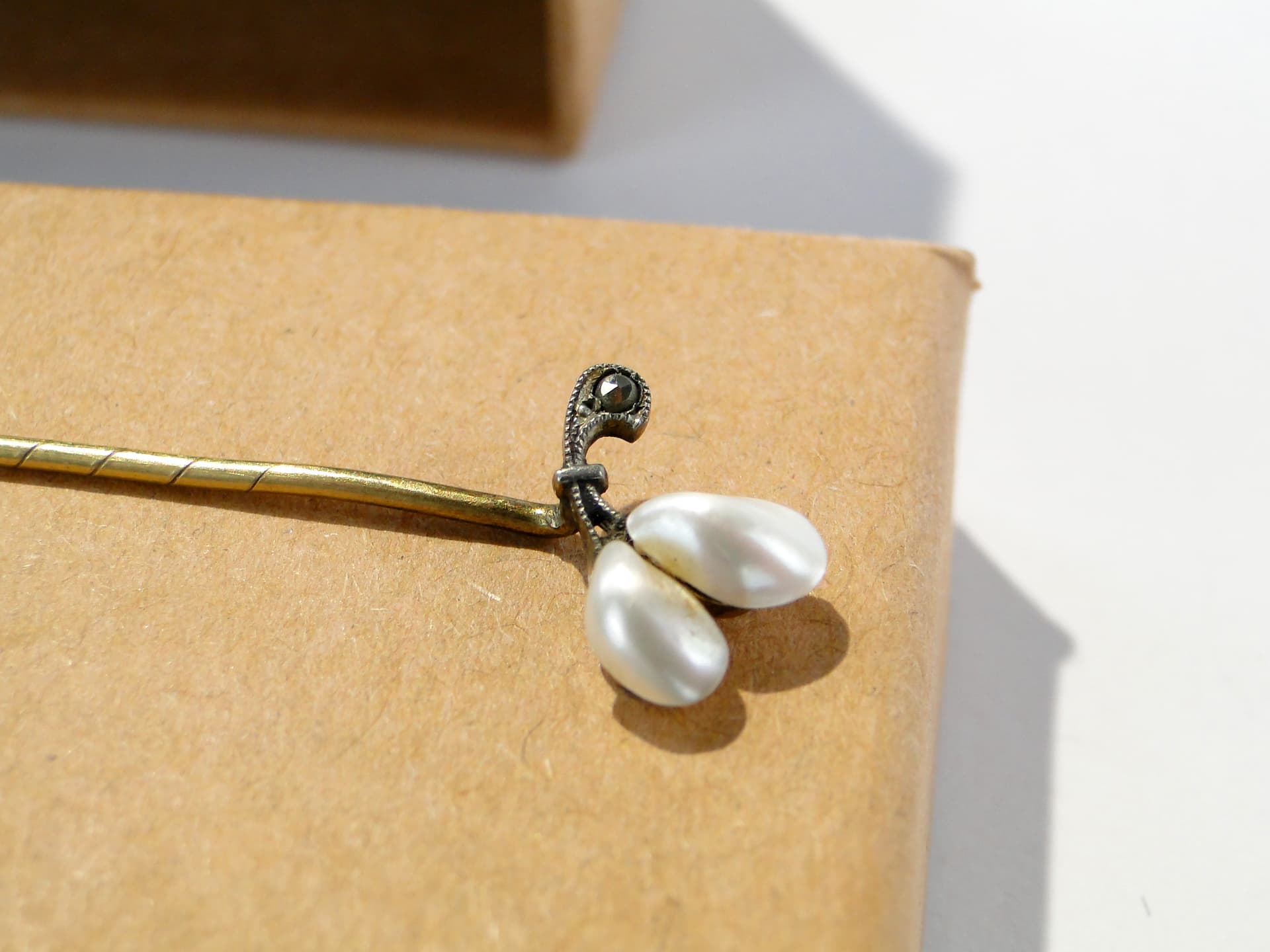 Szpilka dekoracyjna z przełomu wieku XIX i XX - 159663