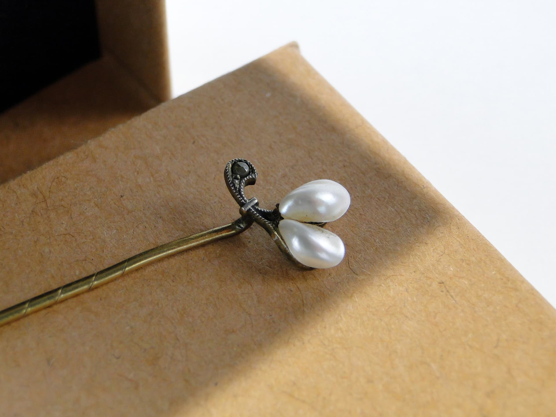 Szpilka dekoracyjna z przełomu wieku XIX i XX - 159661