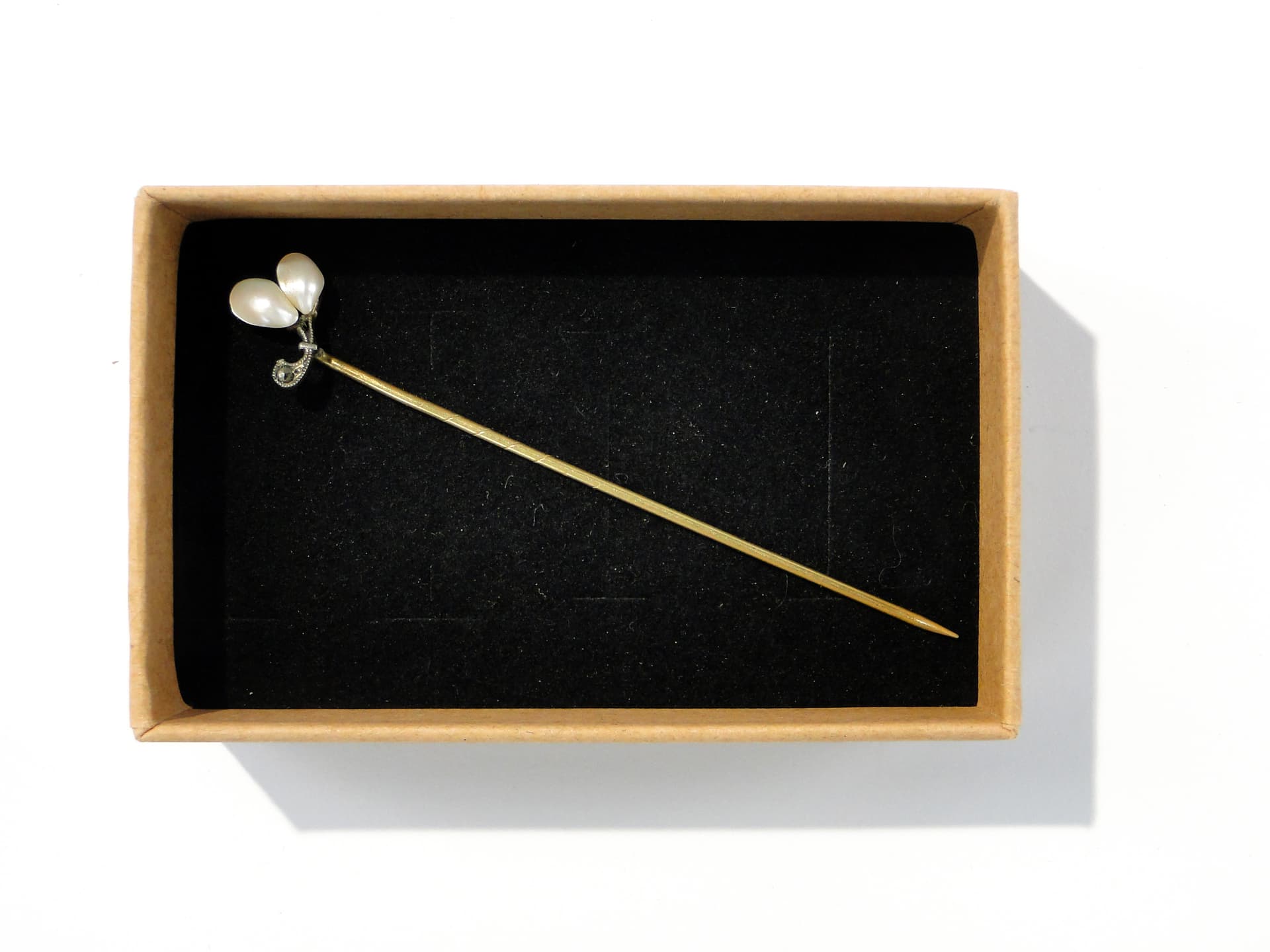 Szpilka dekoracyjna z przełomu wieku XIX i XX - 159662