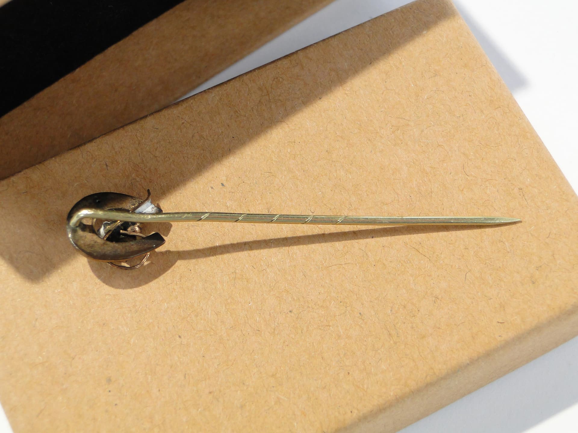 Szpilka dekoracyjna z przełomu wieku XIX i XX - 159699