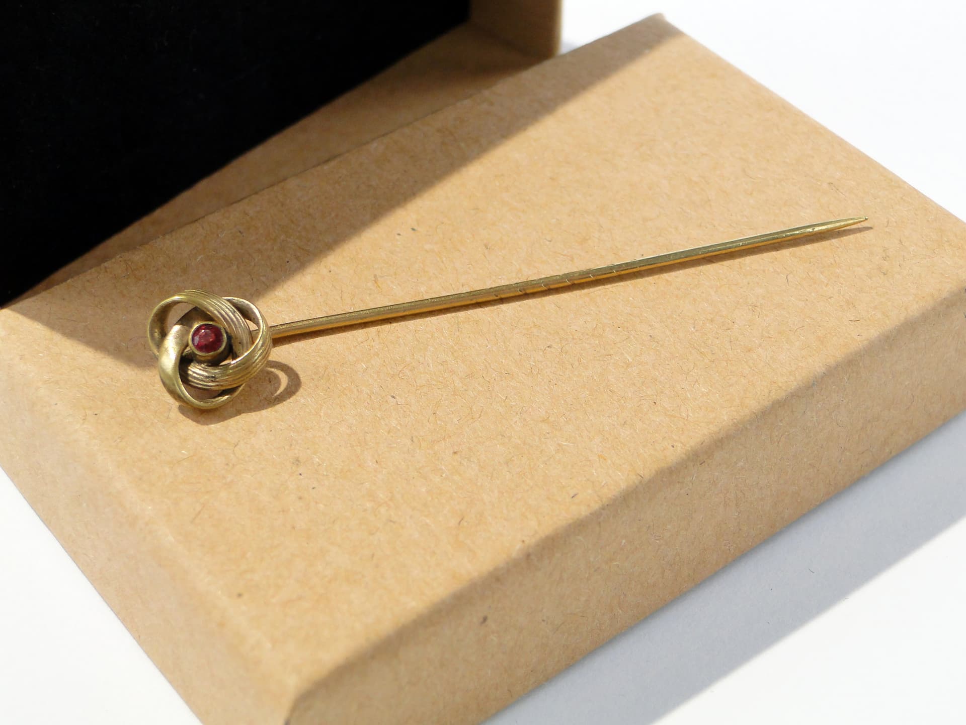 Szpilka dekoracyjna z przełomu wieku XIX i XX - 159706