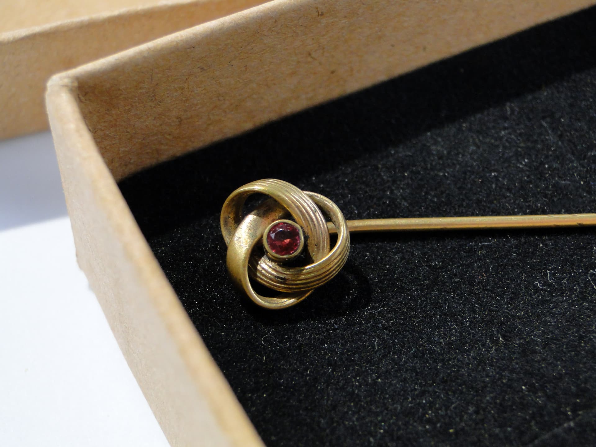 Szpilka dekoracyjna z przełomu wieku XIX i XX - 159705