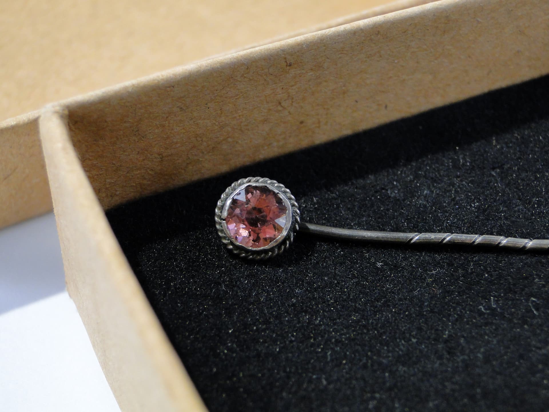 Szpilka dekoracyjna z przełomu wieku XIX i XX - 159739