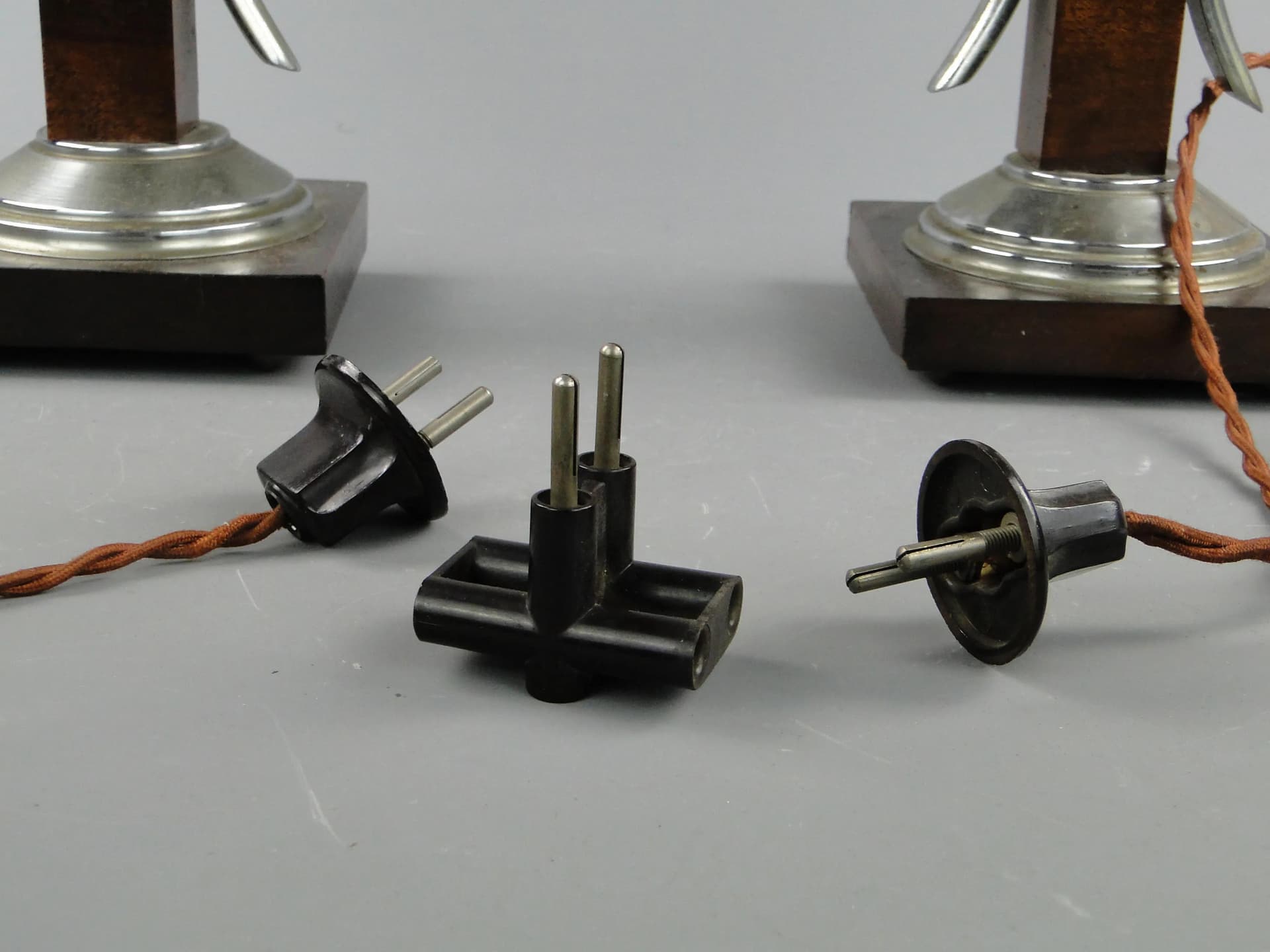 Para lamp stołowych Art Deco, orzech, mosiądz niklowany, Belgia, lata 30. - 160763