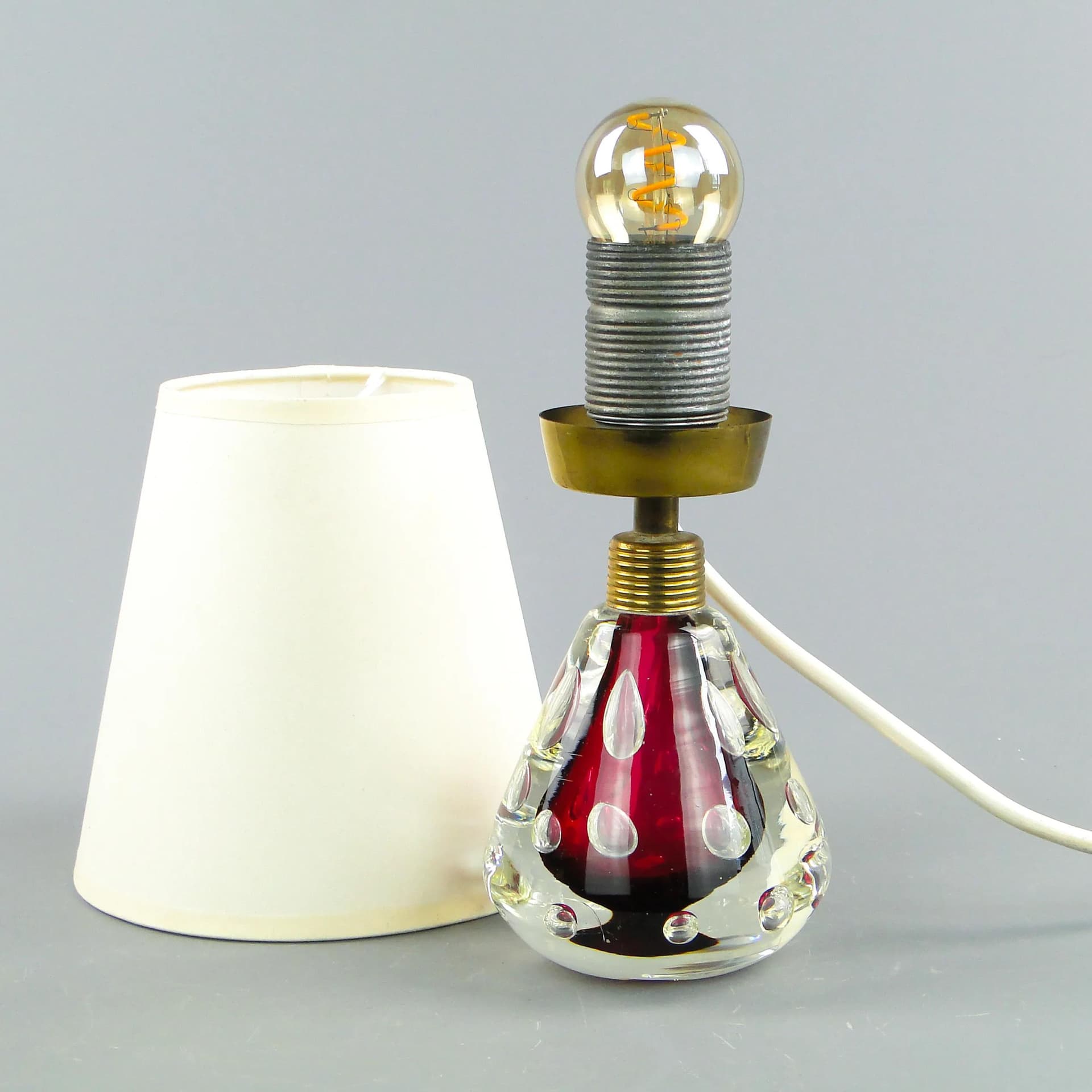 Lampa stołowa, szkło czerwony, Val St Lambert, Belgia, lata 60. - 160722