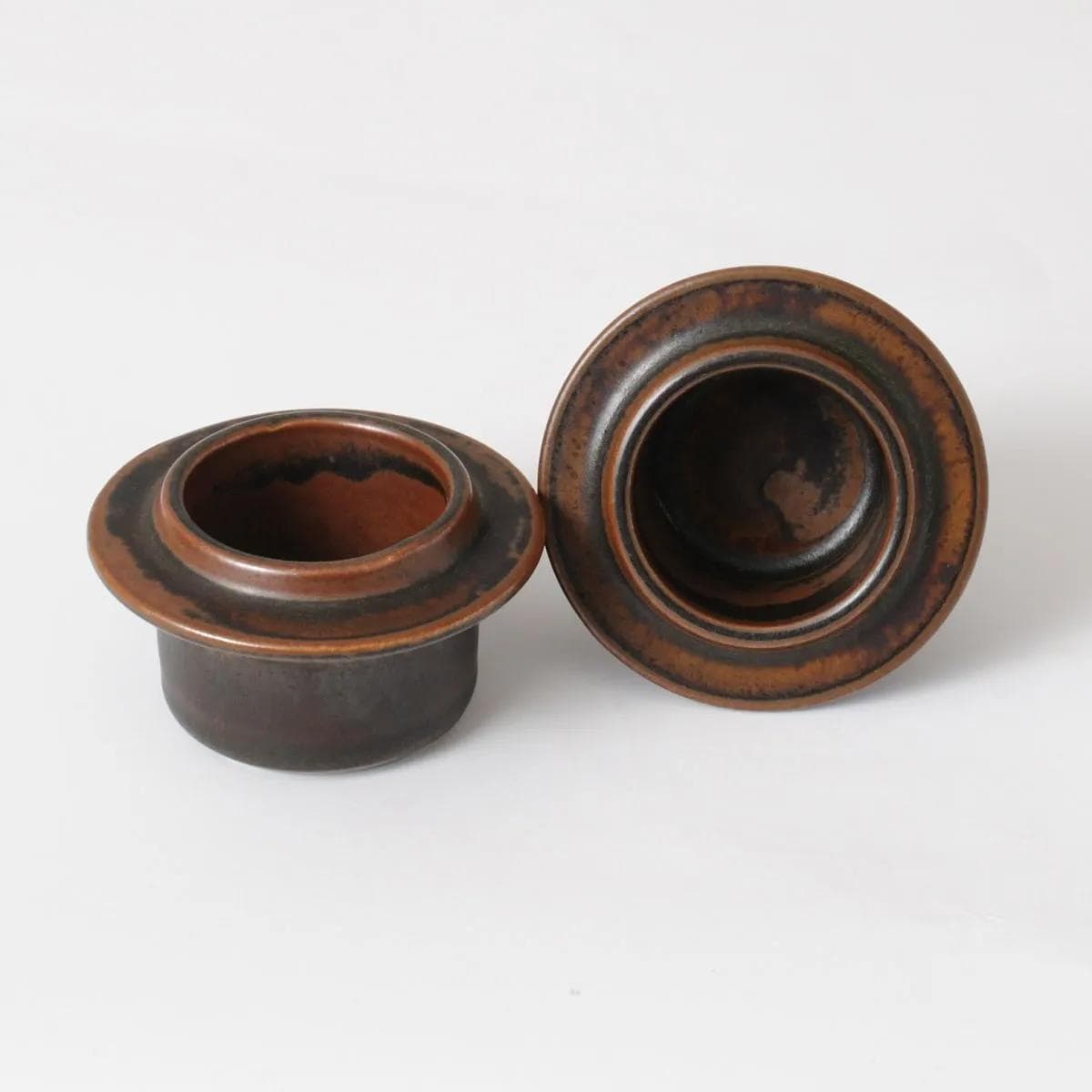 Pair of egg cups Ruska, dark brown stoneware, by U. Procopé, Arabia, Finland, 1960s. - 160283