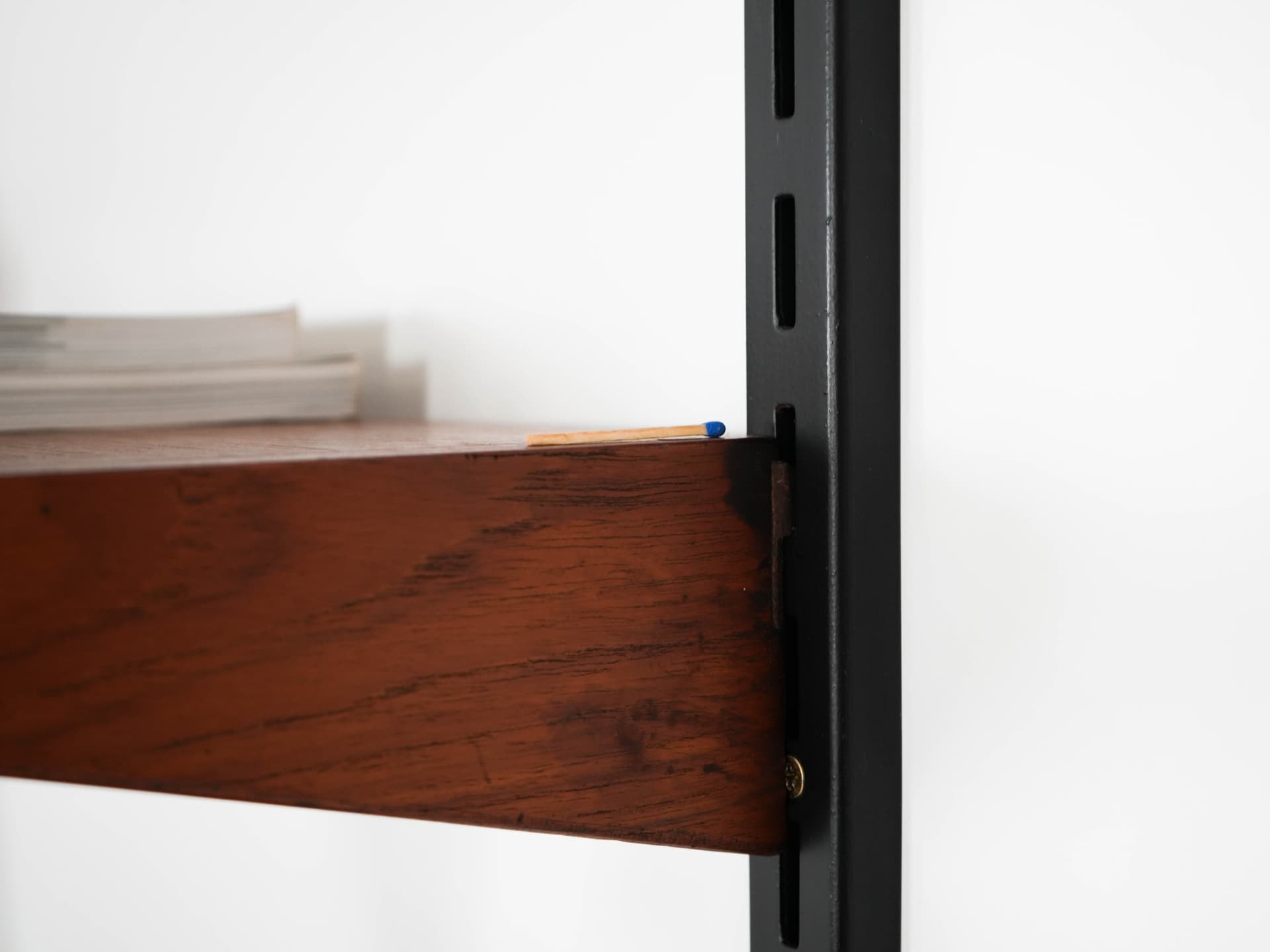 Regał systemowy, teak brązowy, metal czarny, proj. K. Kristiansen, Dania, lata 60. - 160865