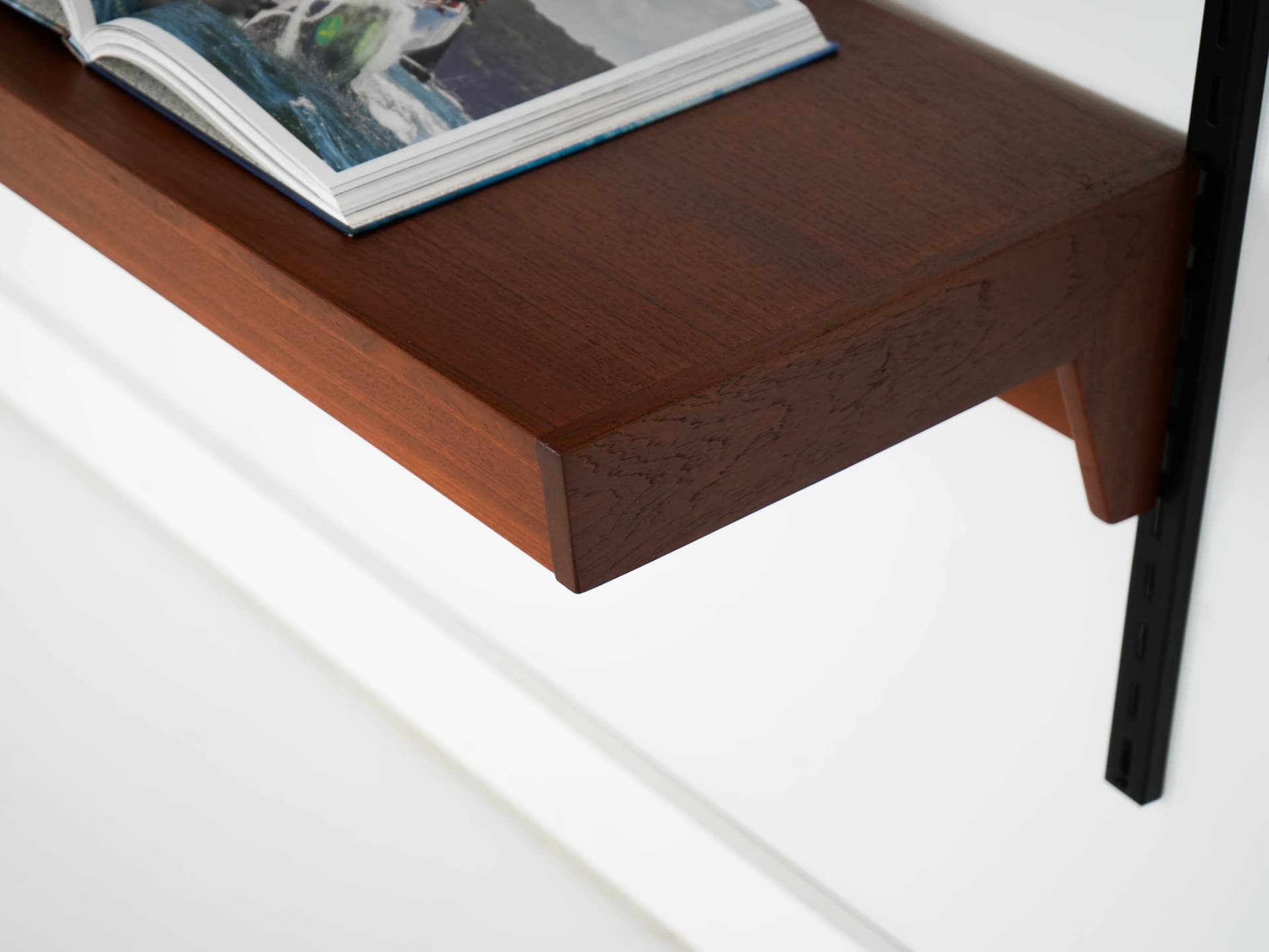 Regał systemowy, teak brązowy, metal czarny, proj. K. Kristiansen, Dania, lata 60. - 160858