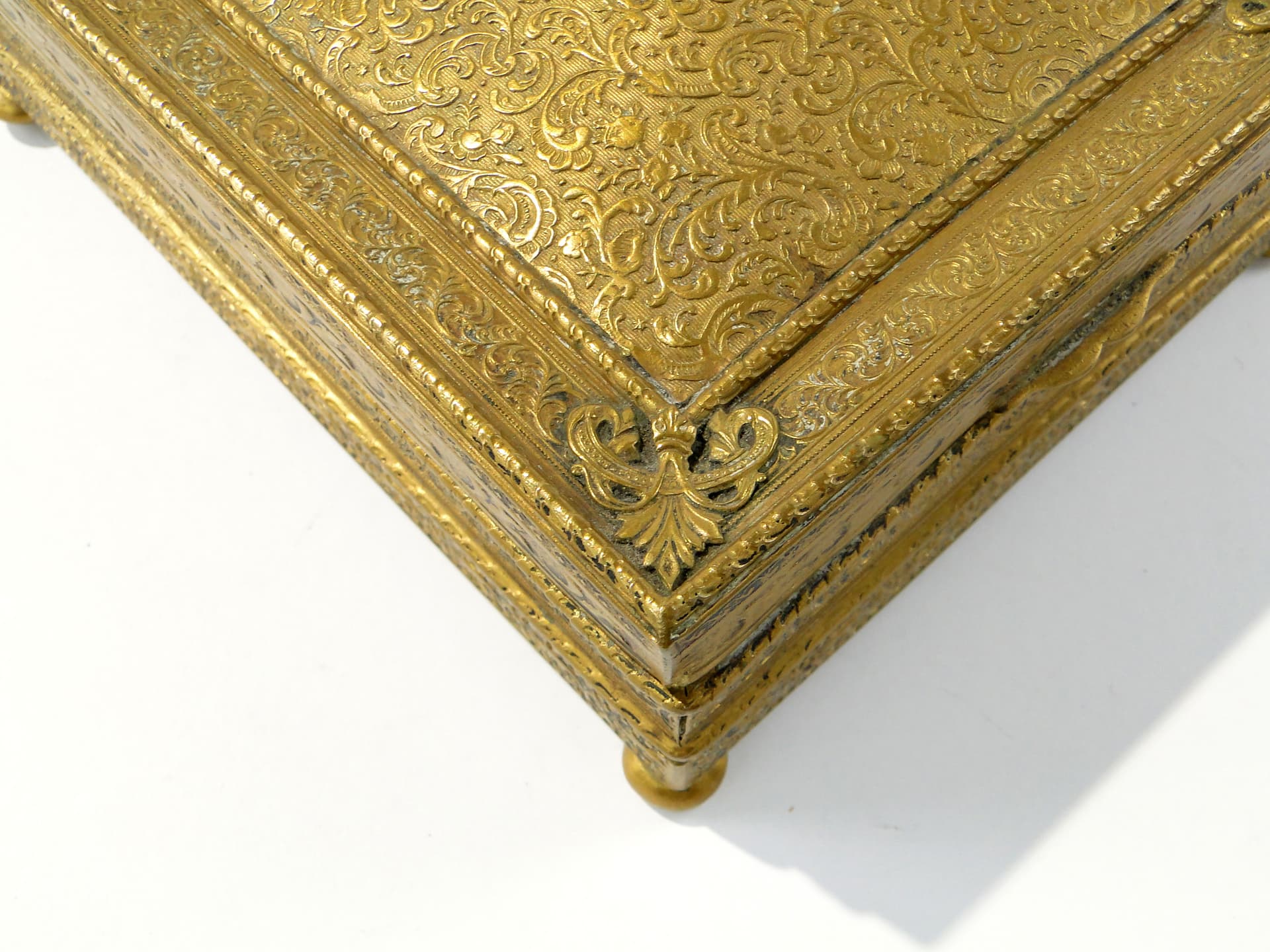 Francuskie, złocone pudełko na biżuterię - 160981