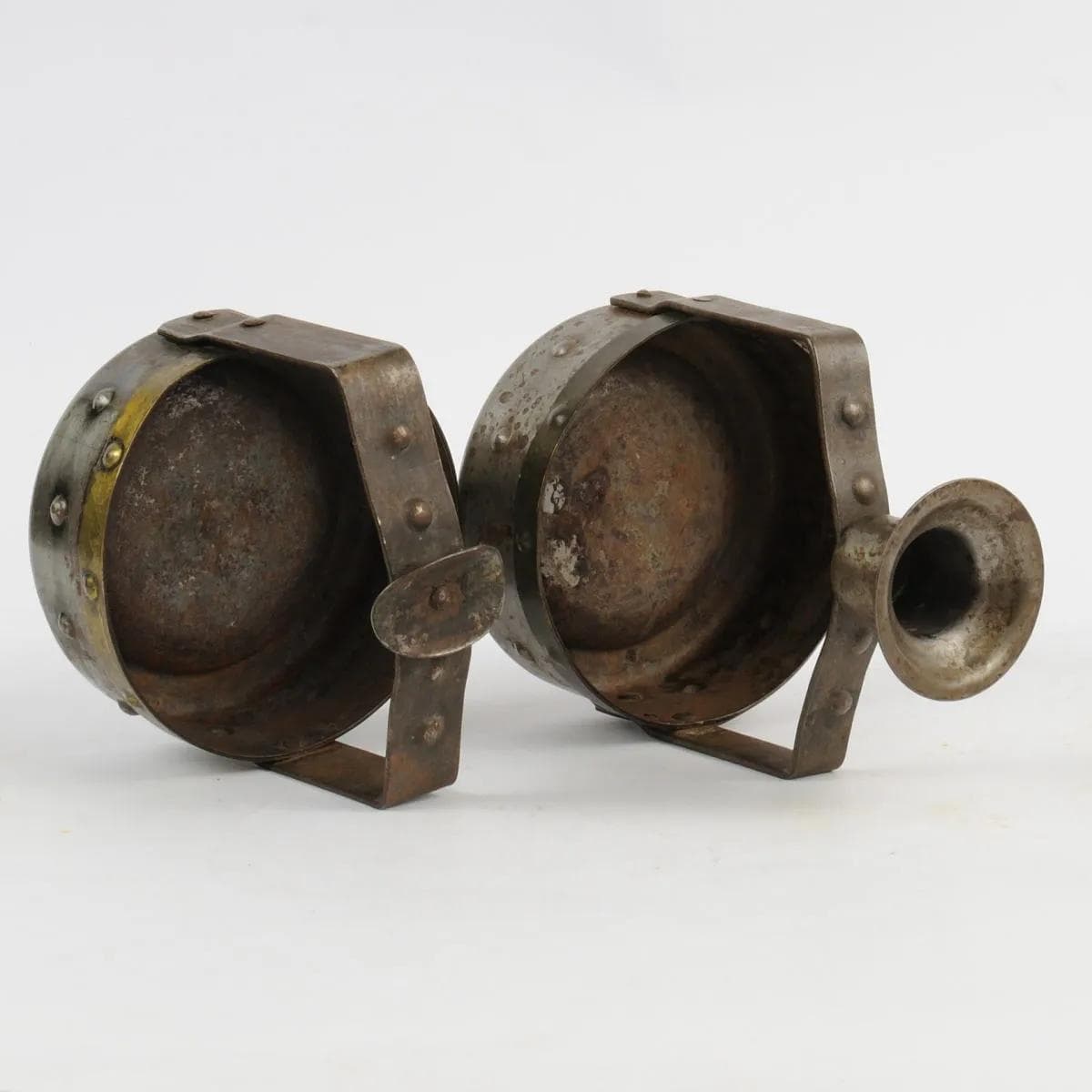 Świecznik i popielnica, stal szara, mosiądz złoty, proj. H. Berger, Goberg, Niemcy, początek XX w. - 161984