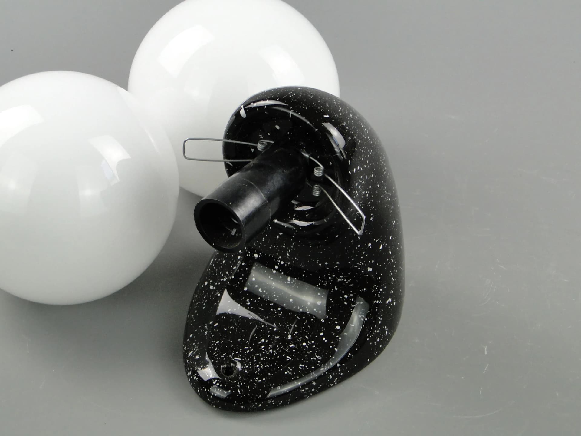 Kinkiet modernistyczny, ceramika czarna, szkło białe, Polska, lata 70. - 163773