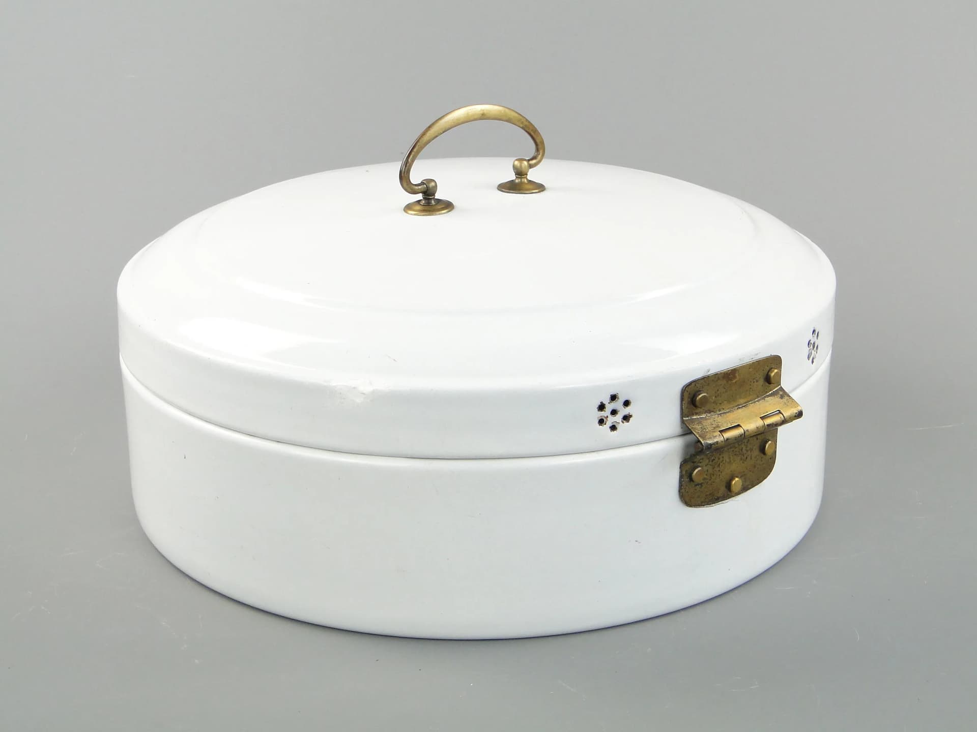 Cylindrical bread box, white enameled metal, Poland, 1930s. - 163733