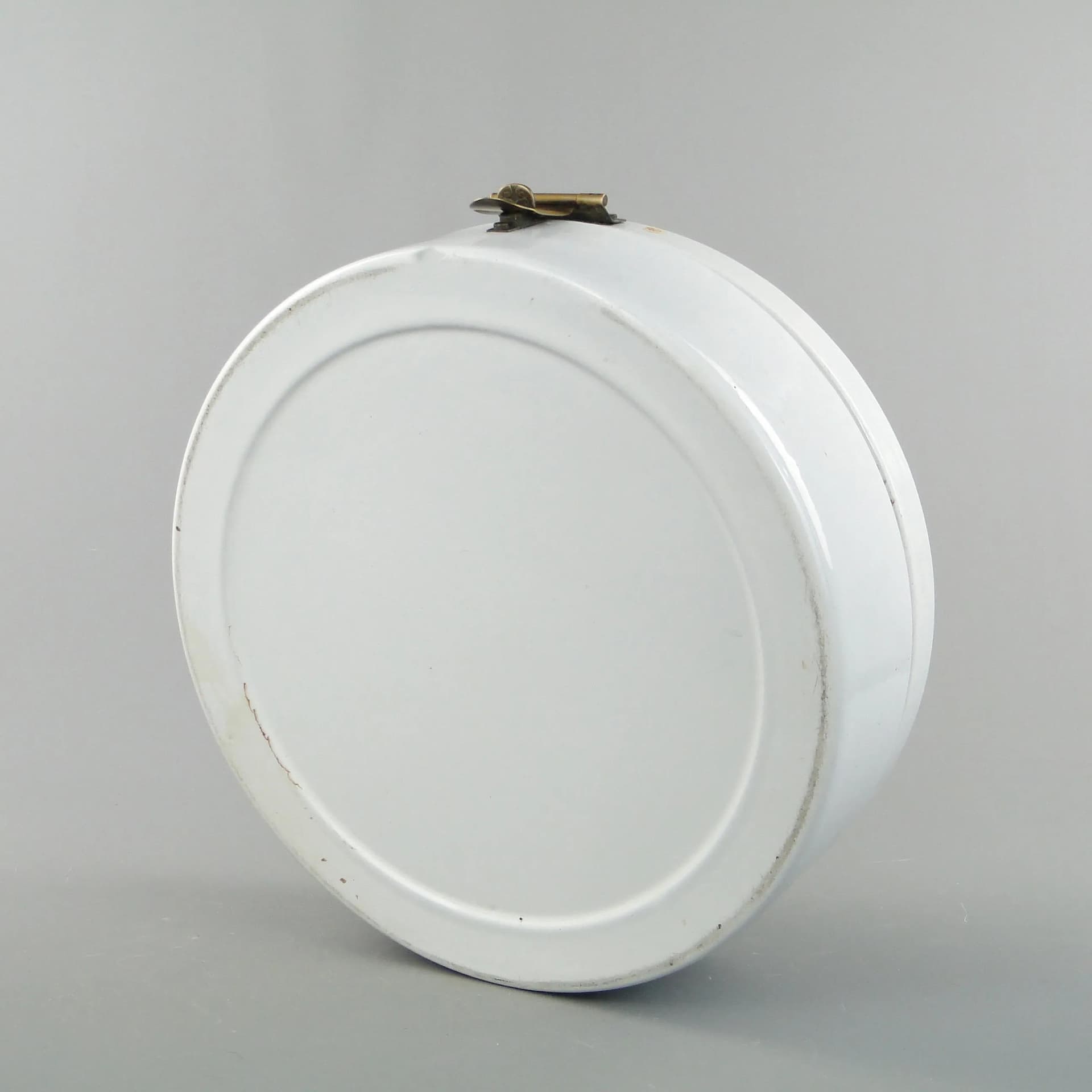 Cylindrical bread box, white enameled metal, Poland, 1930s. - 163737
