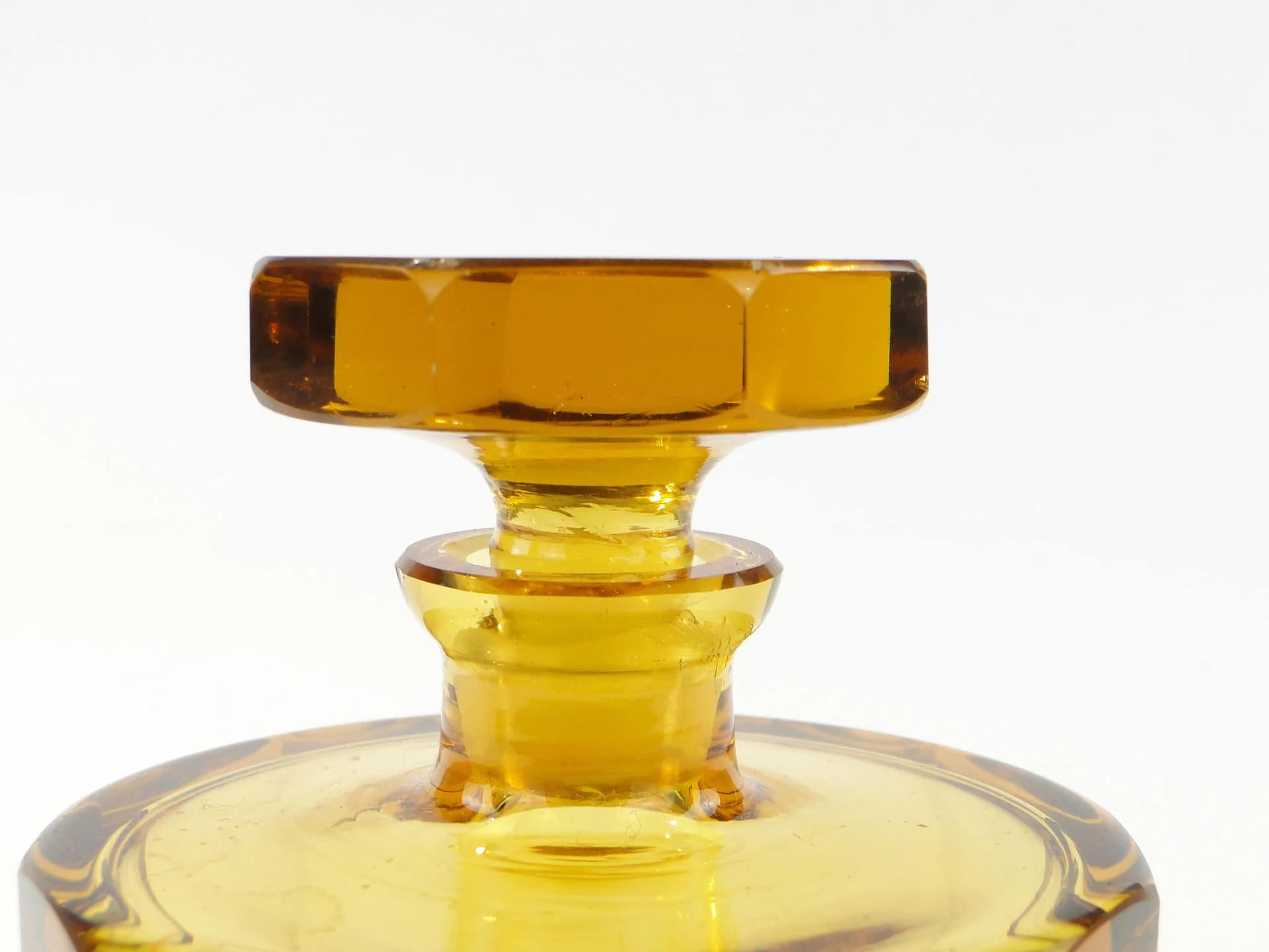 Karafka cylindryczna art deco, żółty kryształ, Moser, Czechy, lata 30. - 163677