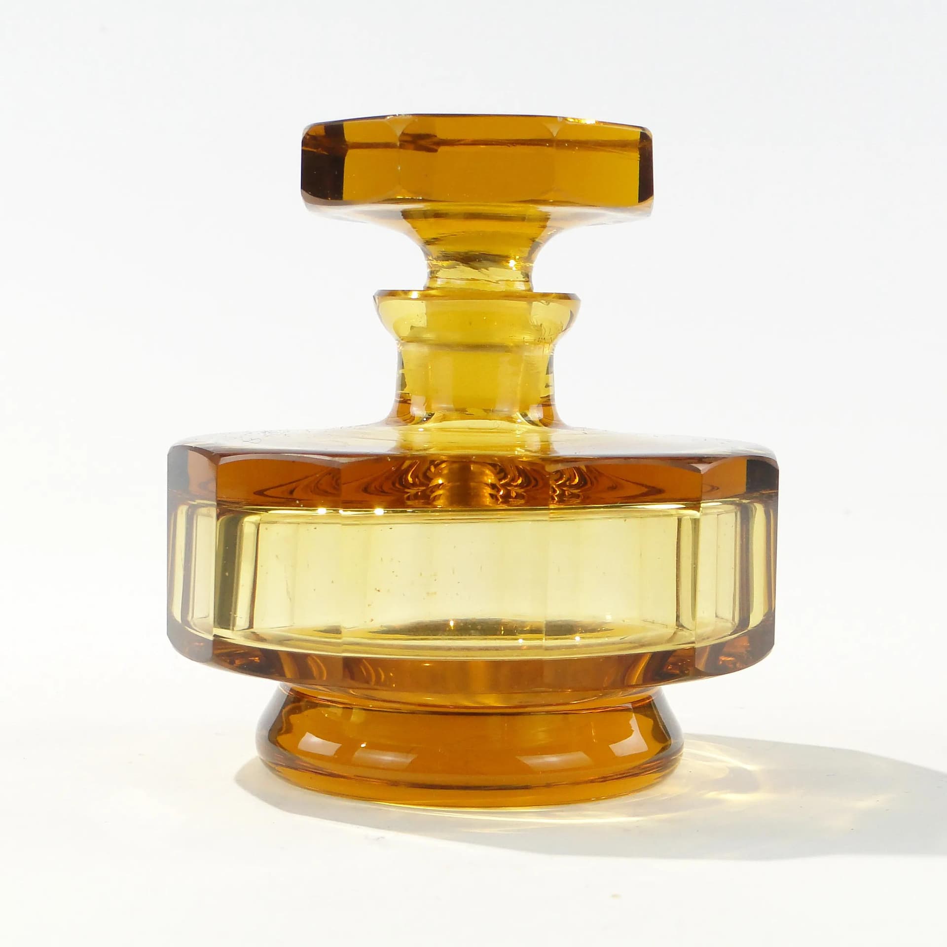 Karafka cylindryczna art deco, żółty kryształ, Moser, Czechy, lata 30. - 163678