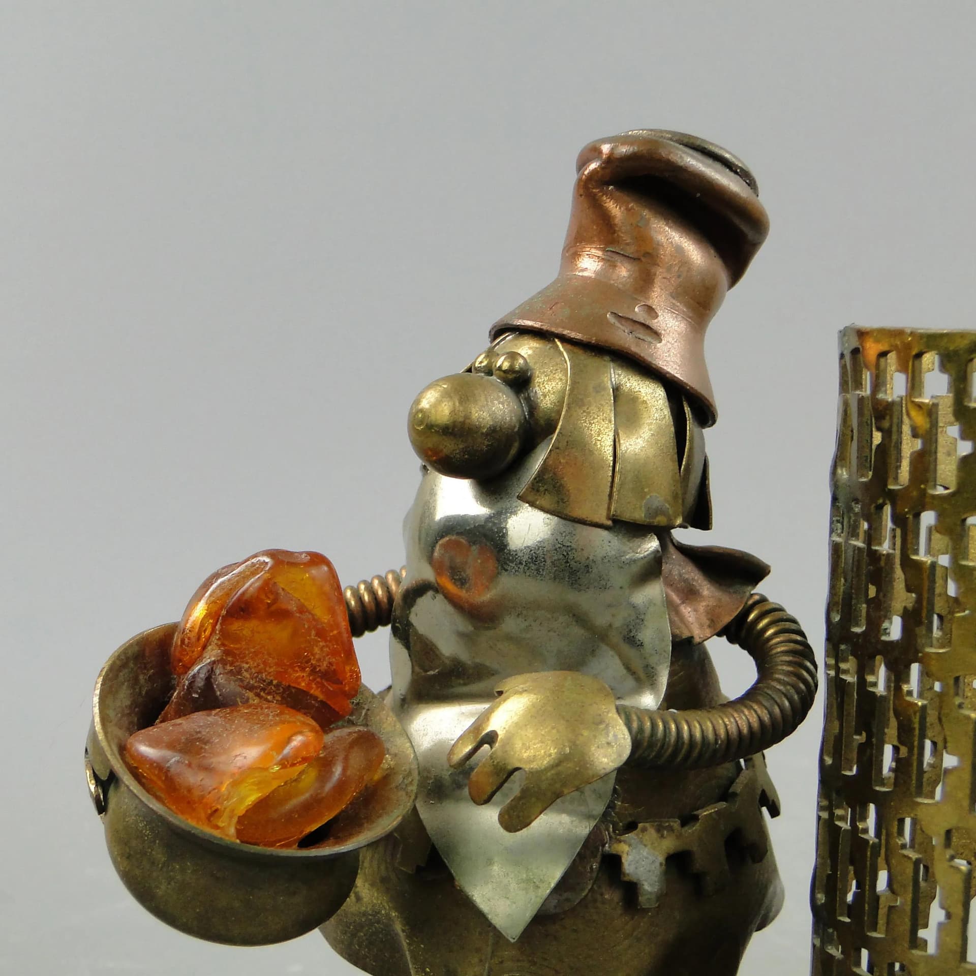 Postument na ołówki z bursztynnikiem, żółty, proj. A. J. Nowakowski, Polska, lata 60. - 163547