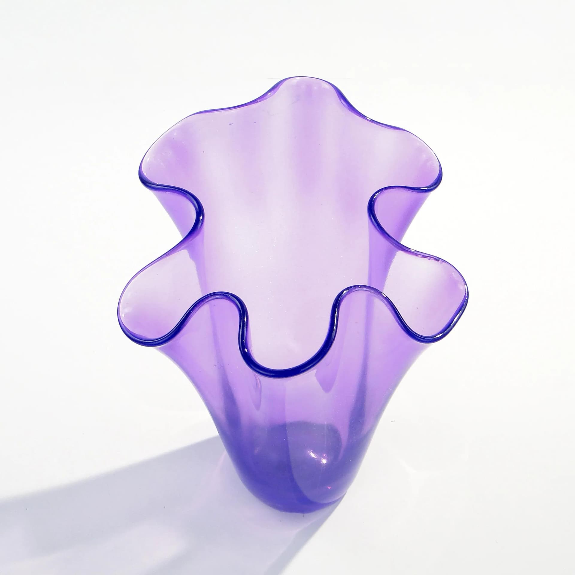 Wazon Chusta, fioletowy przezroczysty, szkło, Polska, lata 80. - 163500