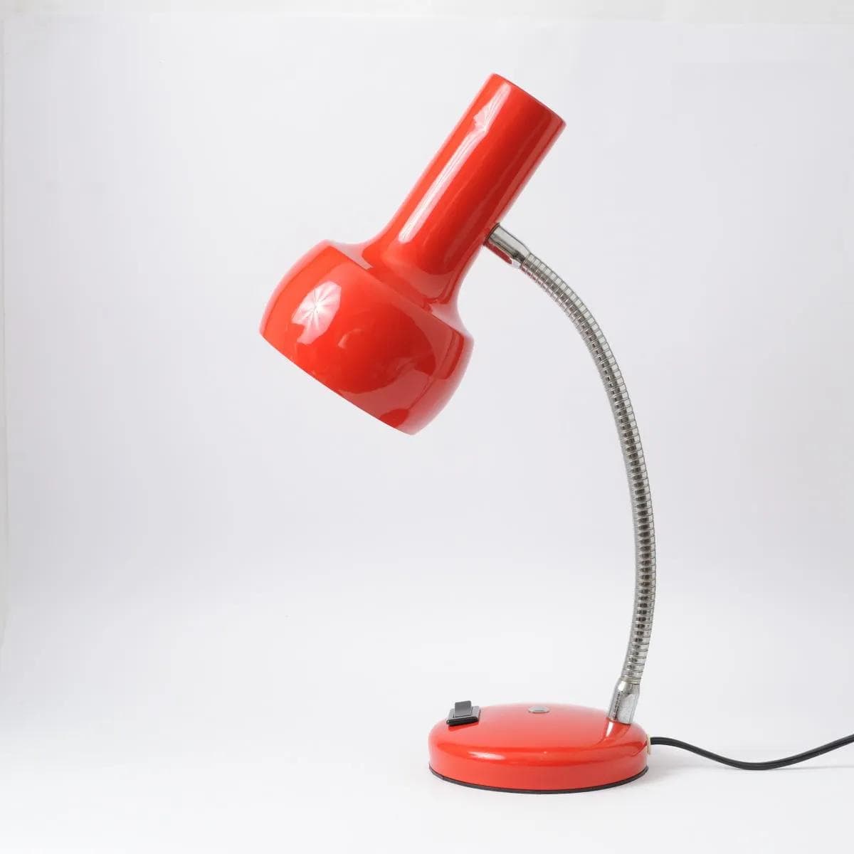Desk lamp, red, Italy, 1960s. - 161648