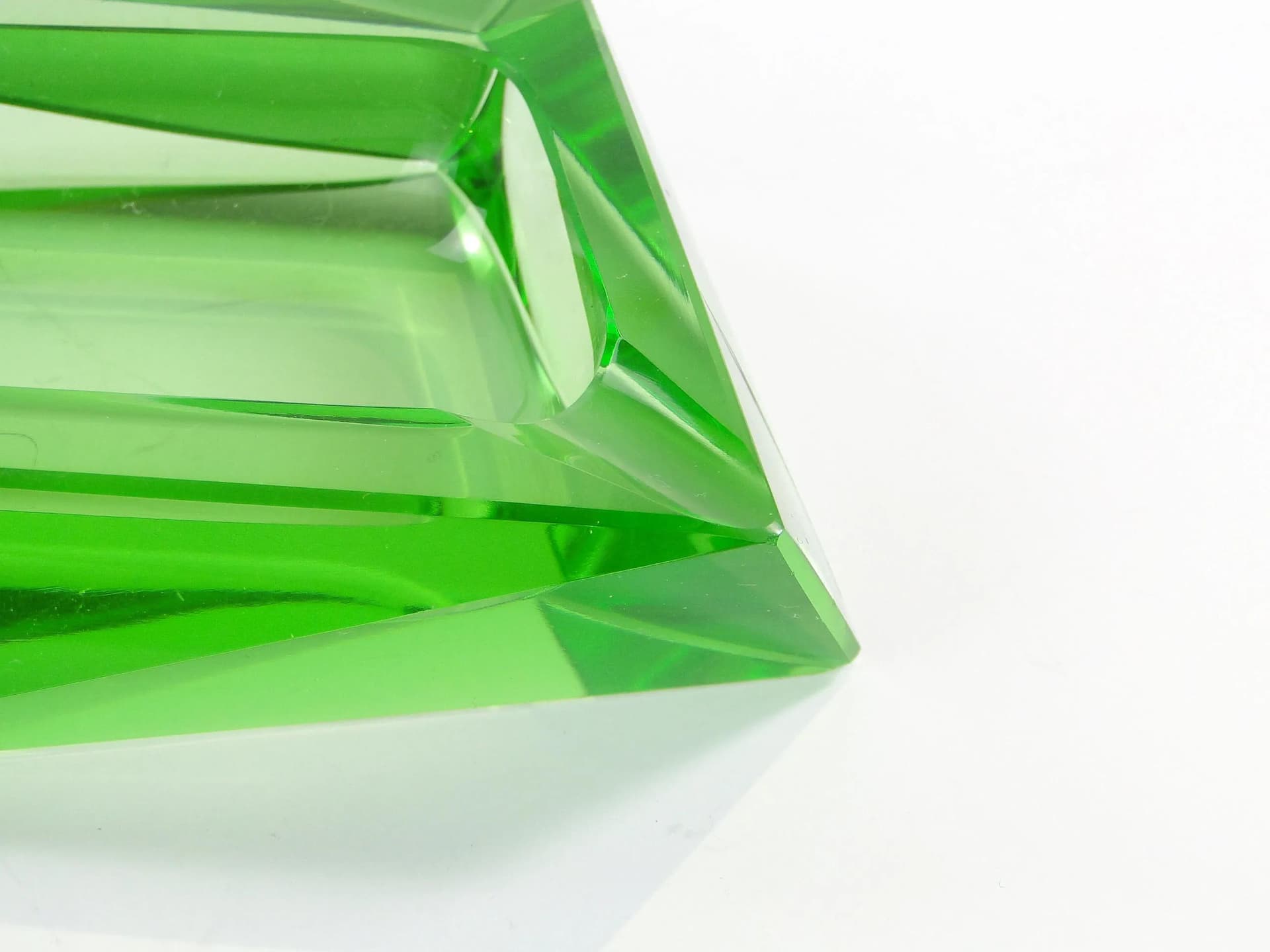 Popielniczka Art déco, zielony, kryształ, Czechy, lata 30. - 10485