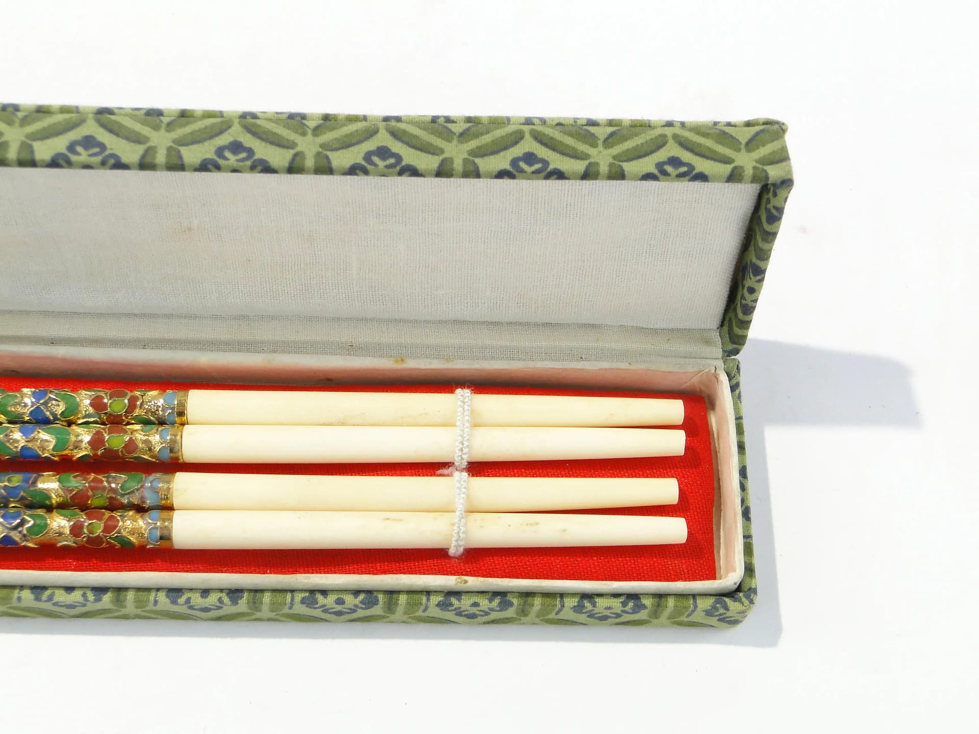 Komplet pałeczek cloisonné, wielokolorowy, Chiny, lata 50. - 163358