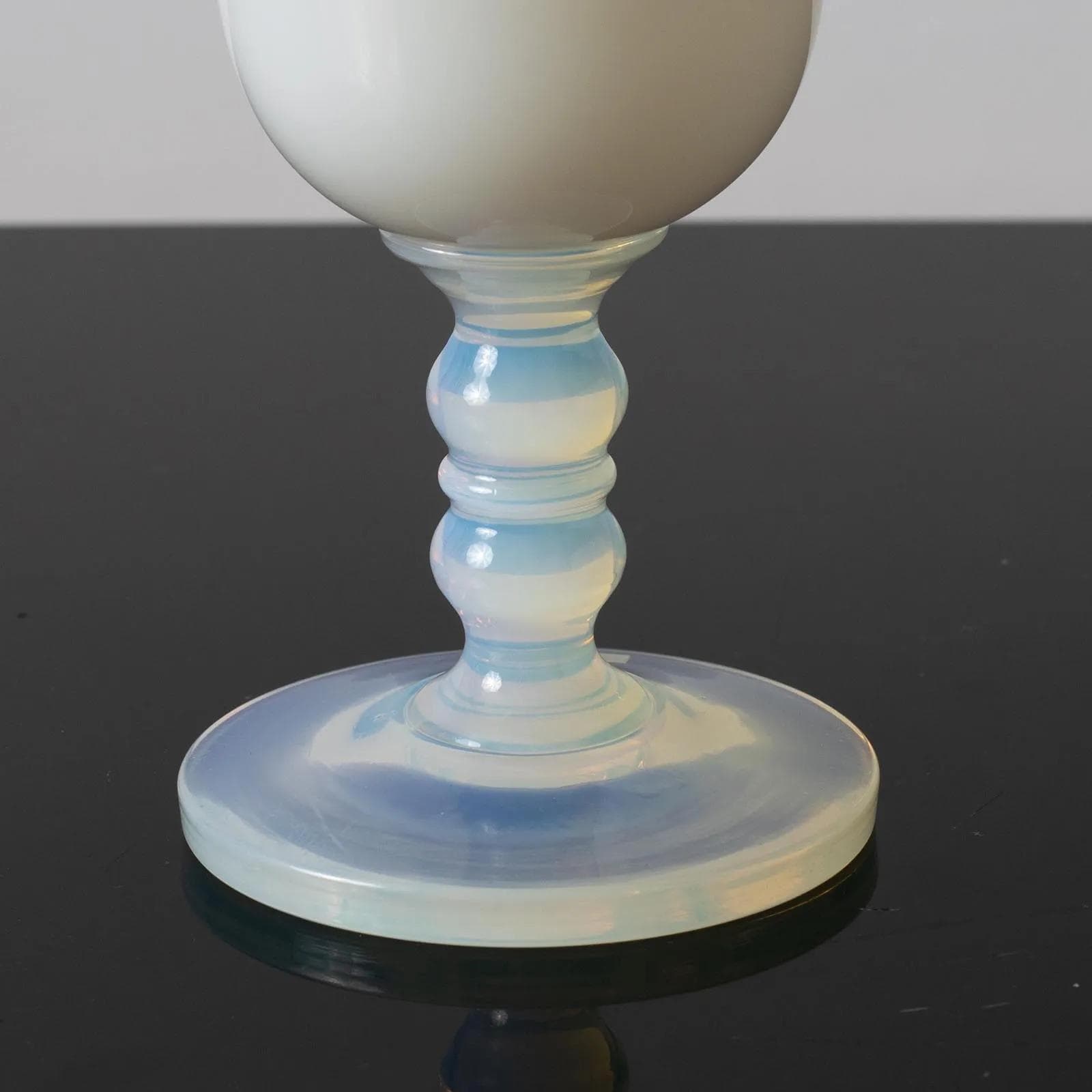 Goblet, ivory white glass, Sèvres, France, 1960s. - 161558