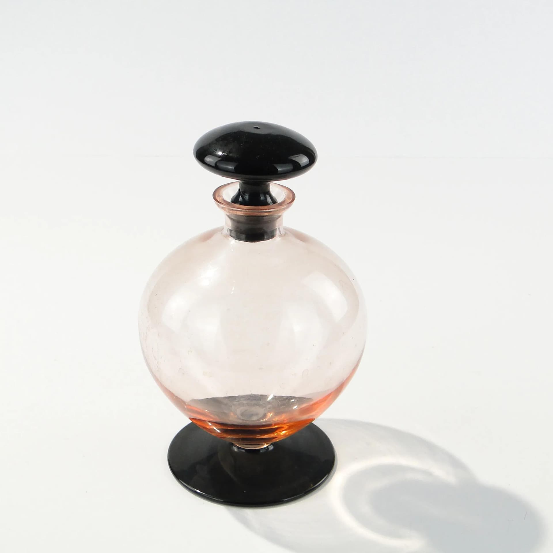 Karafka Art Deco, szkło różowy, Polska, lata 30. - 163303