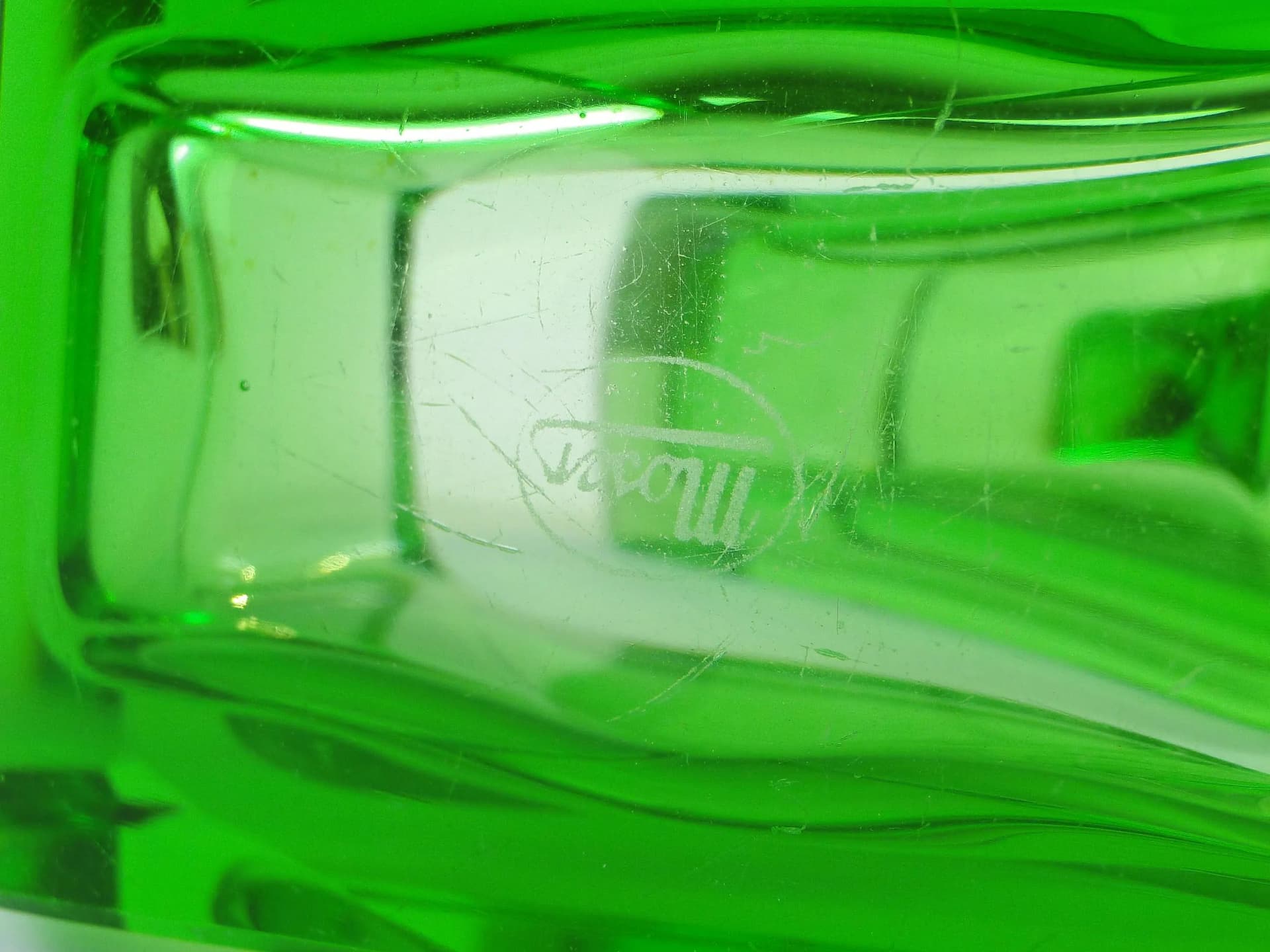 Bomboniera art déco, szmaragd szkło kryształowe, Moser, Czechosłowacja, lata 30. - 10461