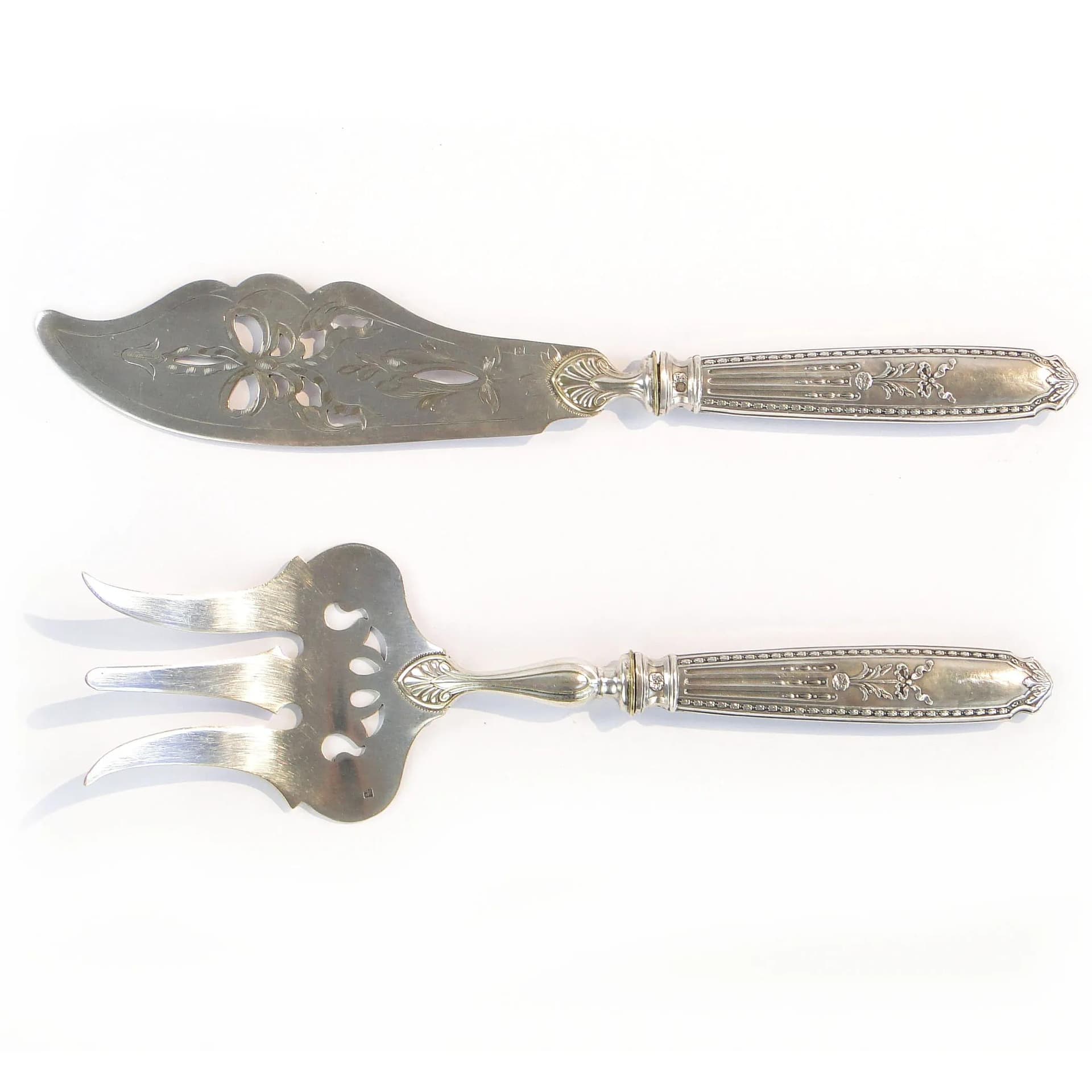 Srebrne sztućce środka stołu z ornamentami roślinnymi, Francja, lata 80. XIX w. - 10608