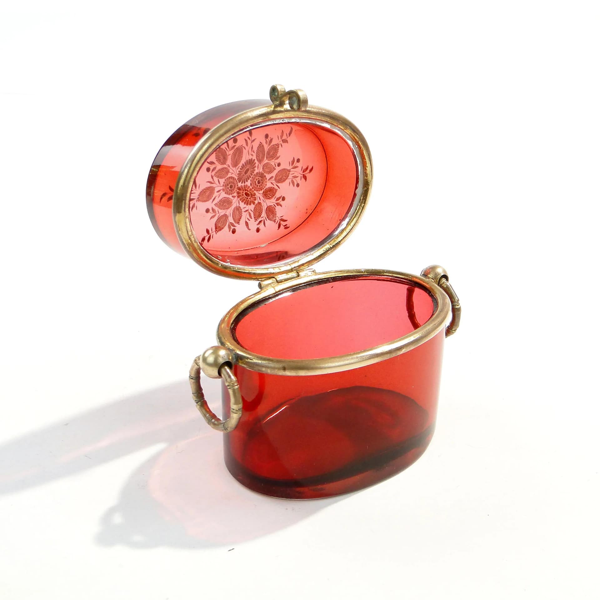 Pudełko eliptyczne Biedermeier, czerwone, szkło kryształowe, Czechy, XIX wiek - 163171