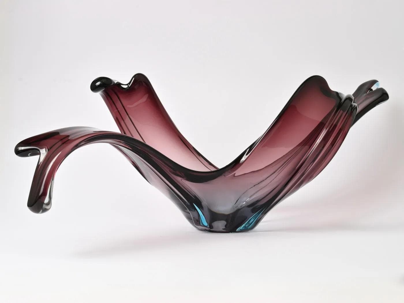Bowl Murano, violet glass, Italy, 1960s. - 161390