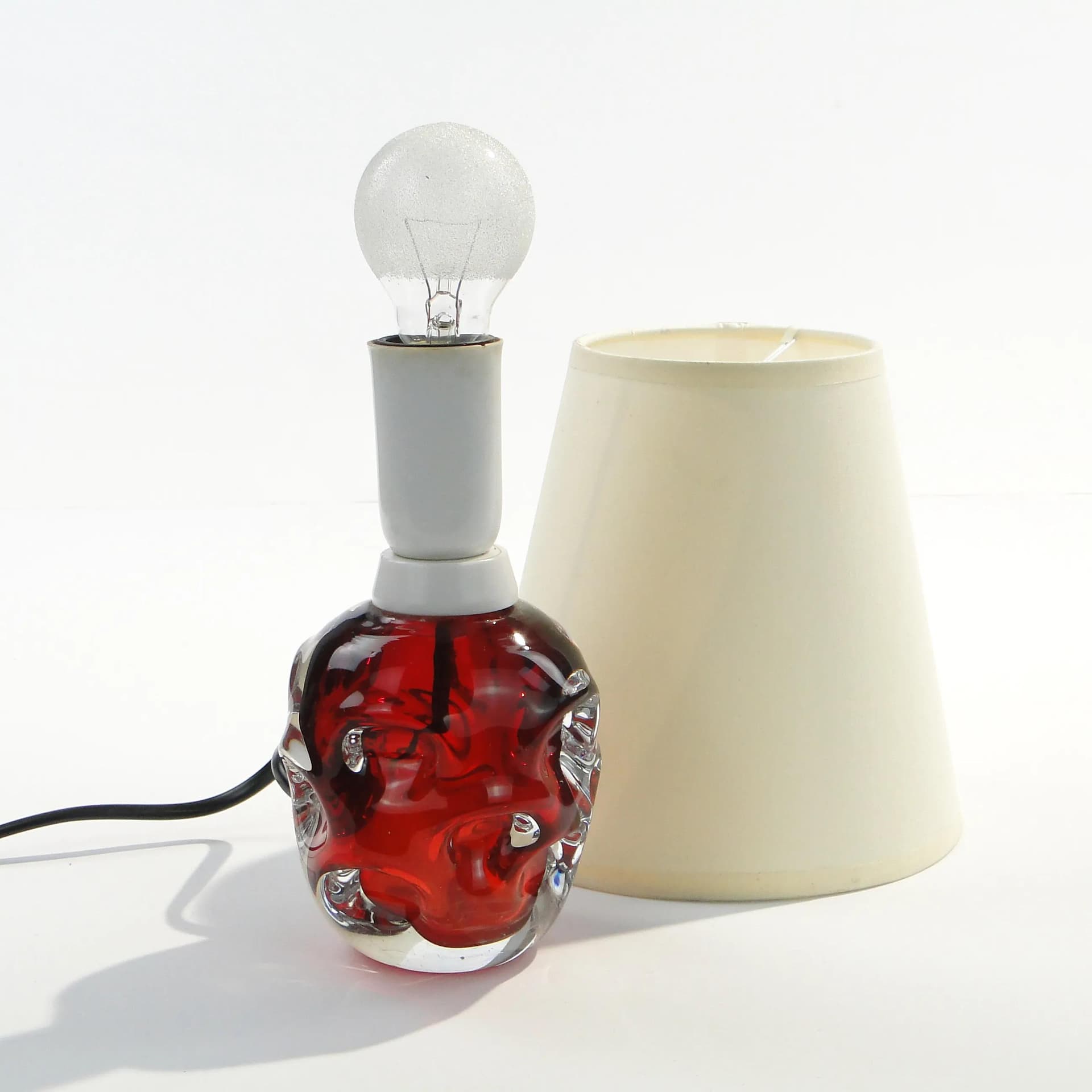 Lampa stołowa, szkło czerwony, Val St Lambert, Belgia, lata 60. - 163151