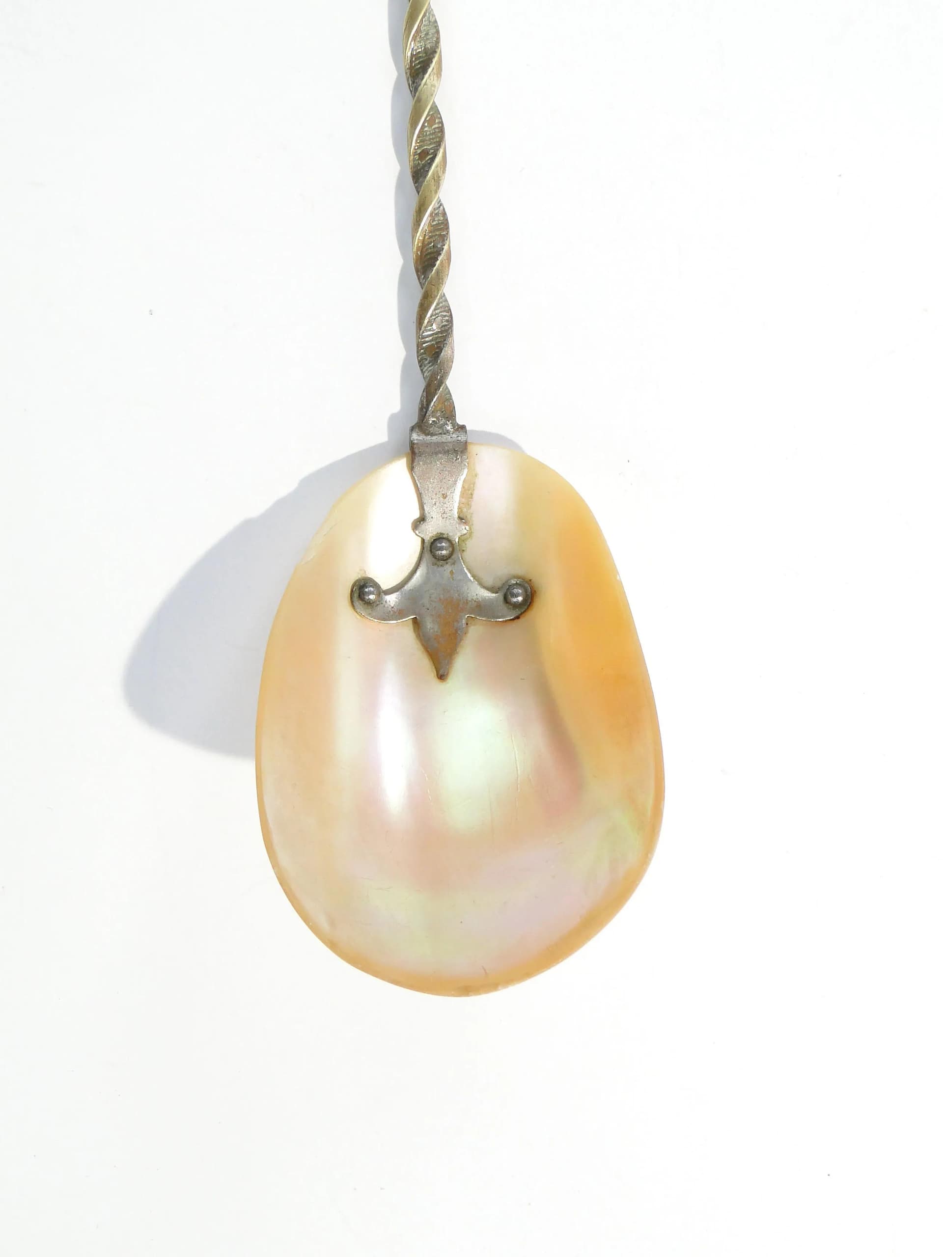 Łyżka serwingowa secesyjna, muszla beżowa, mosiądz platerowany srebrem, Austria, lata 90. XIX w. - 163131